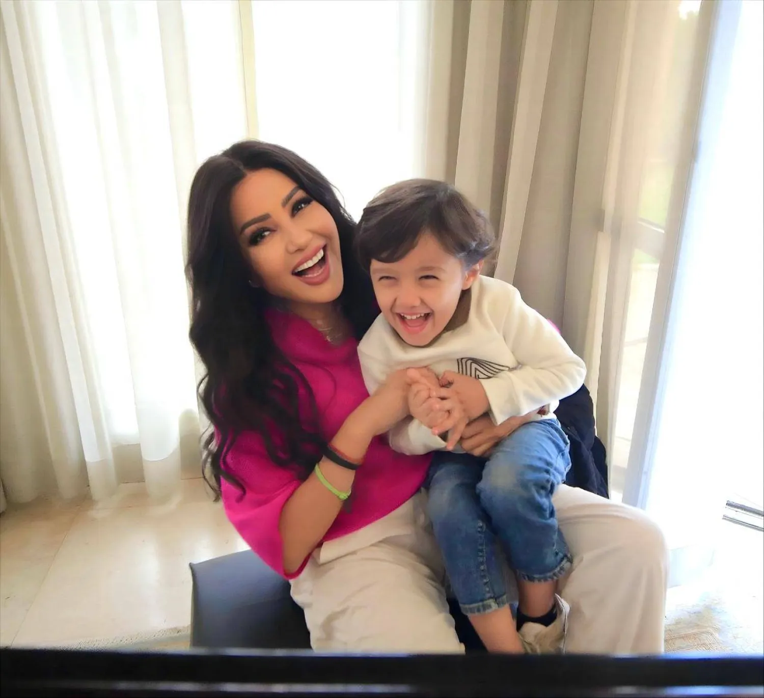 لم تشعر لطيفة بأي تخوف من تجسيد دور الأم في كليب أغنيتها {تسلملي} (الشركة المنتجة)