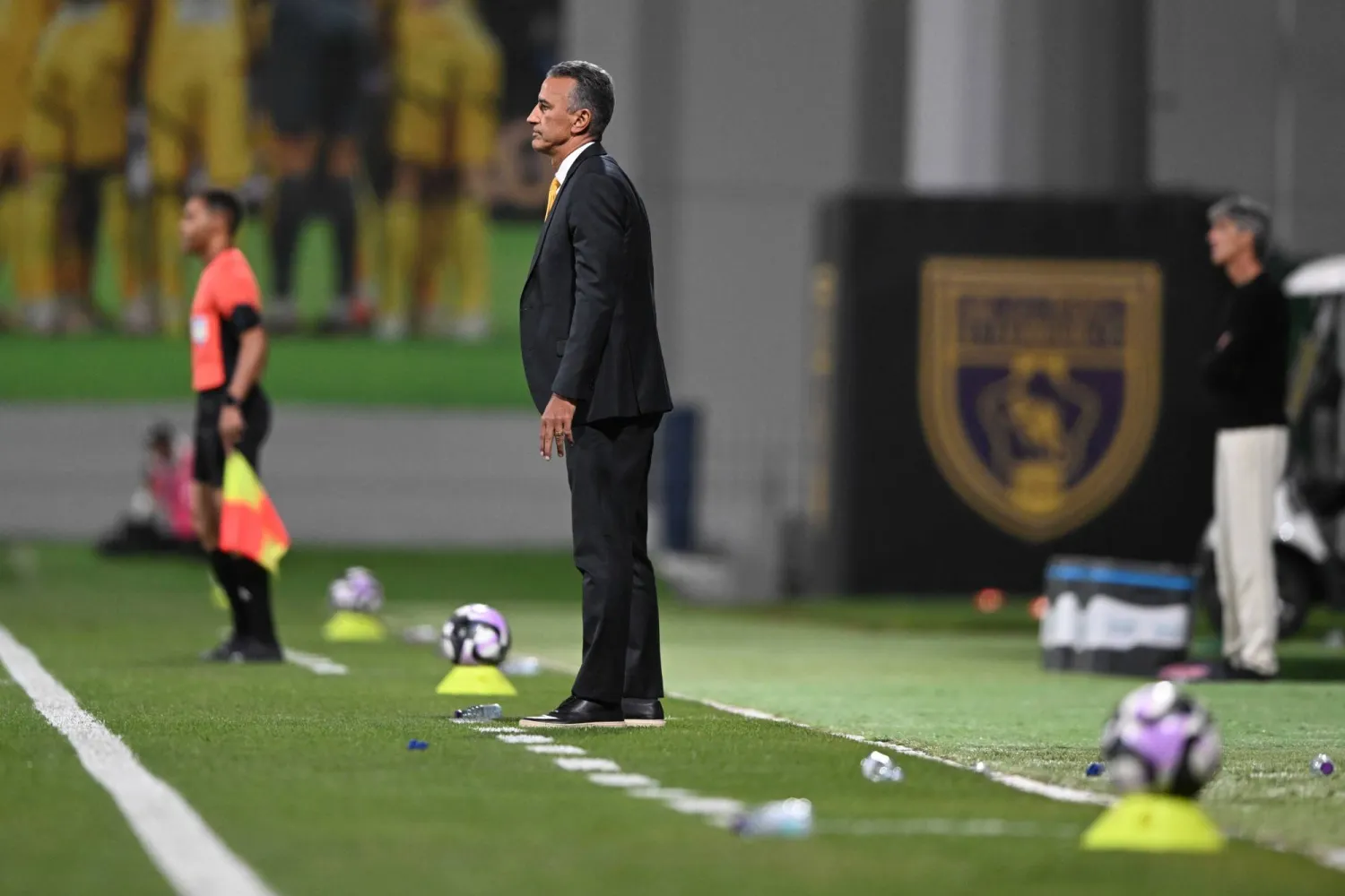 البرازيلي شاموسكا مدرب فريق التعاون (تصوير: عبد الرحمن السالم)