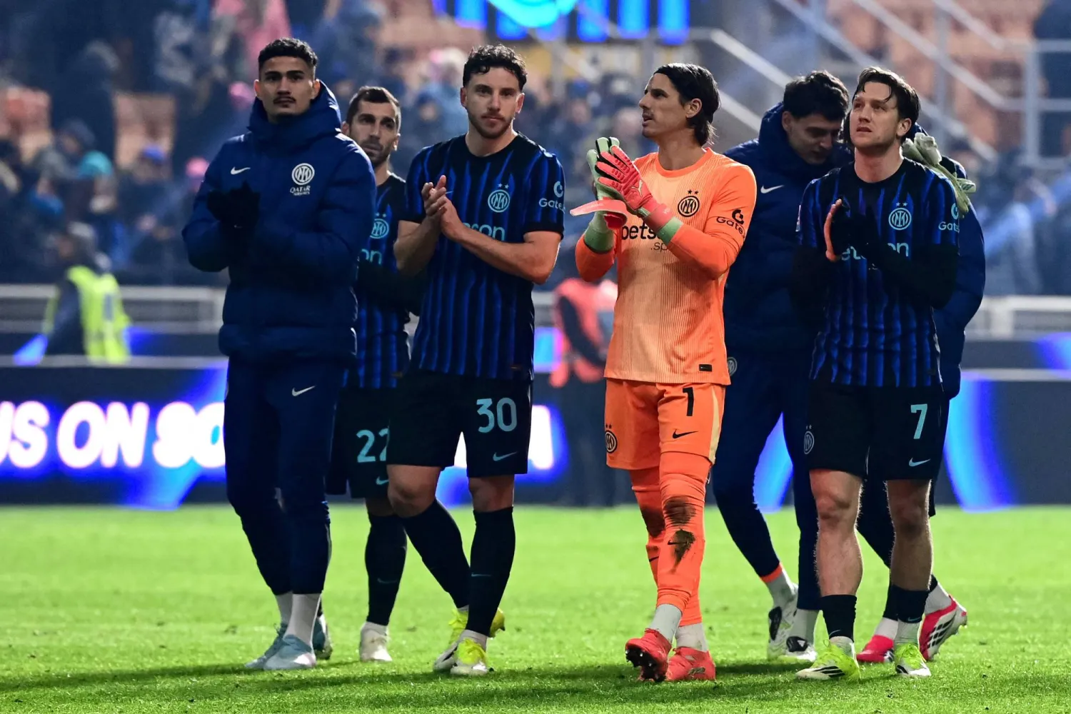 إنتر ميلان يواصل سعيه بنجاح في مشوار استعادة لقب الدوري الإيطالي (أ.ف.ب)