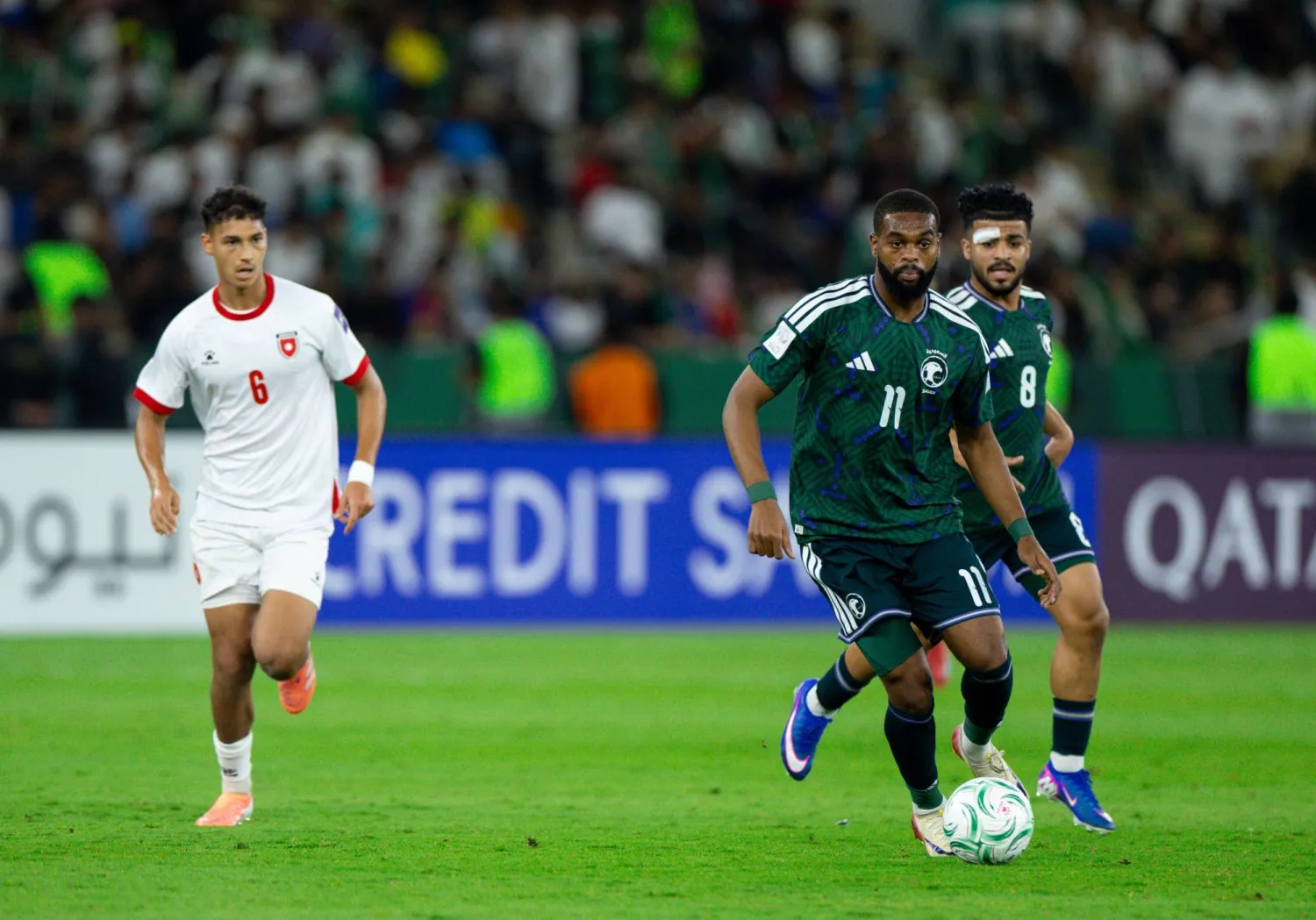 ثامر الخيبري لاعب الأخضر الأولمبي في محاولة أمام المرمى الأردني (المنتخب السعودي)