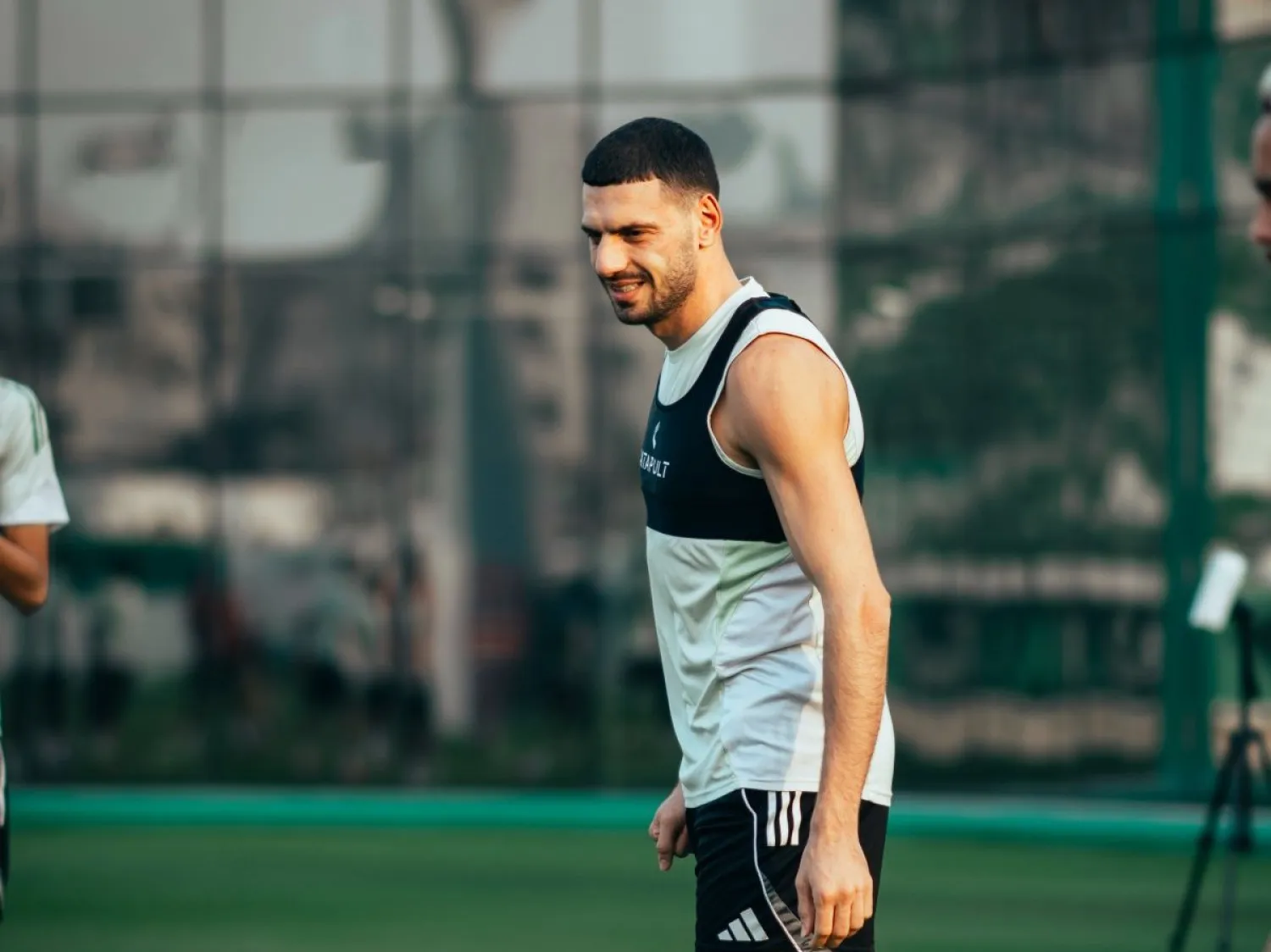 التركي ديميرال مدافع الأهلي خلال التدريبات الأخيرة (موقع النادي)