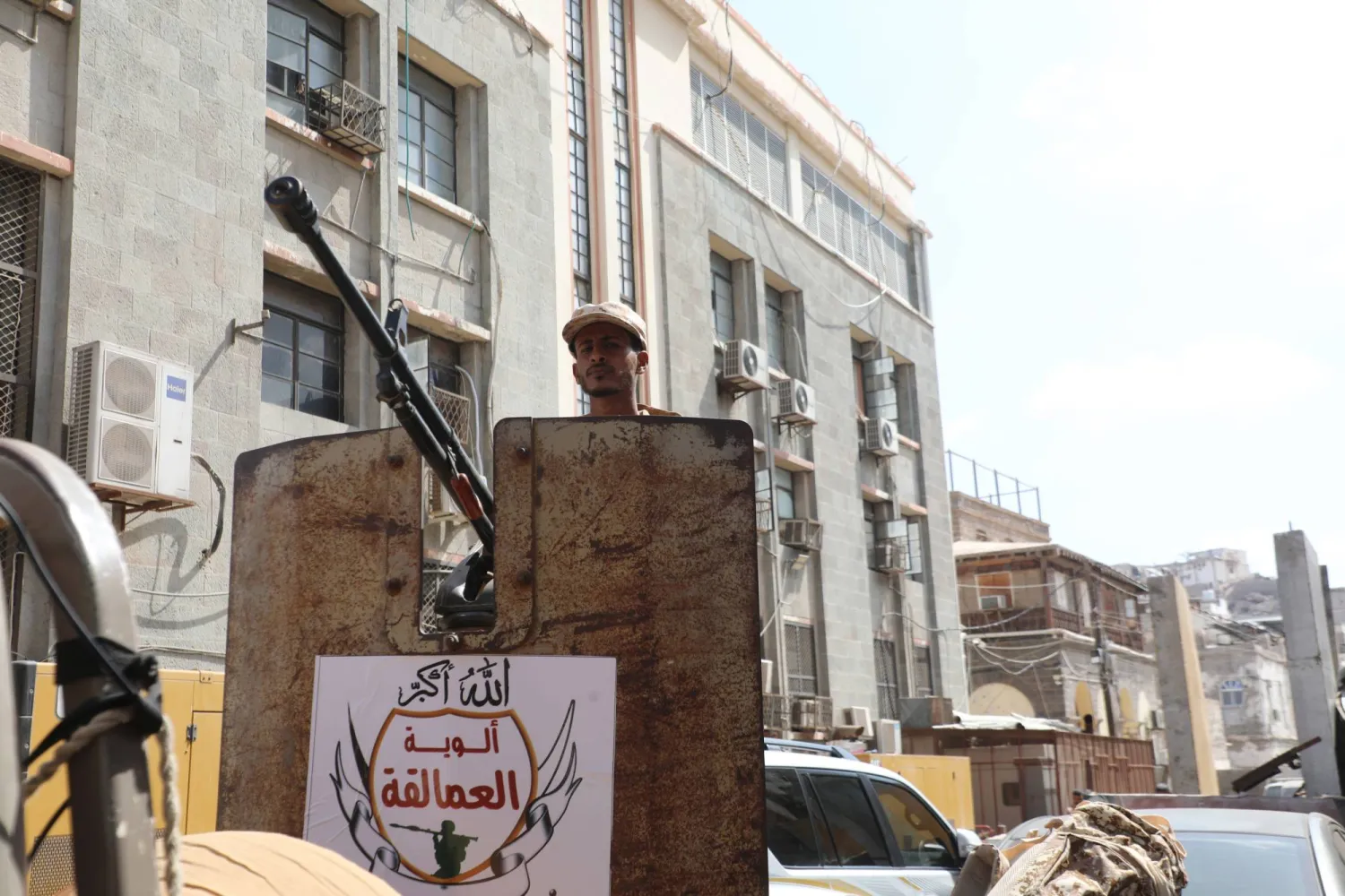 A member of Yemeni government forces mans a machine gun on a pick-up truck while on patrol outside the headquarters of the Central Bank of Yemen in the southern port city of Aden, Yemen, 08 January 2026. (EPA)