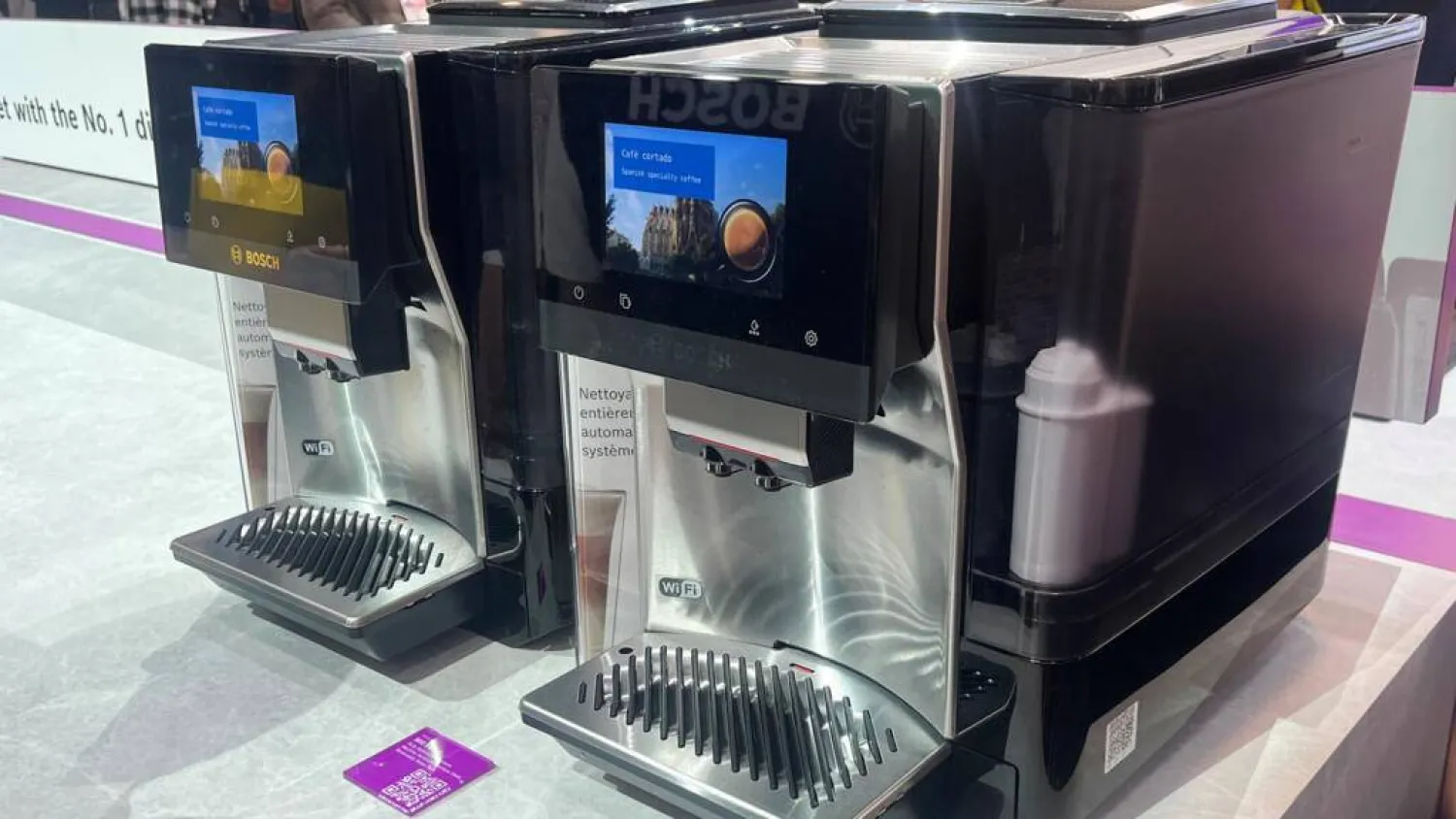 German group Bosch presented its fully automated 800 Series coffee machine (sold from $1,700) that can be synchronized with Amazon's Alexa voice assistant. Thomas URBAIN / AFP

