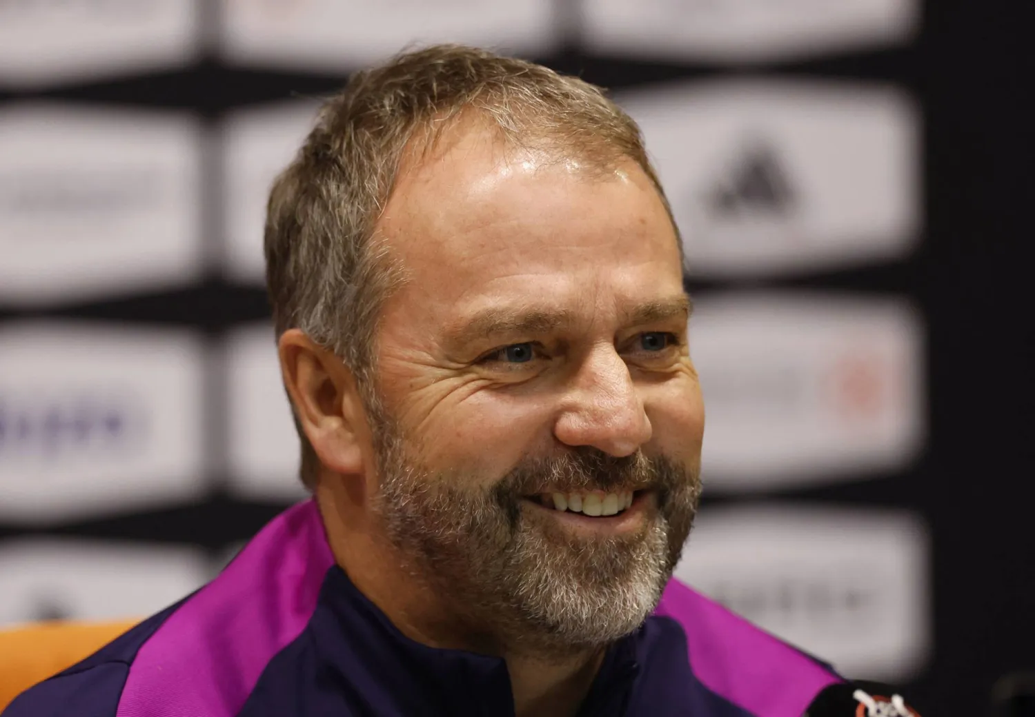 الألماني هانزي فليك مدرب فريق برشلونة (رويترز)