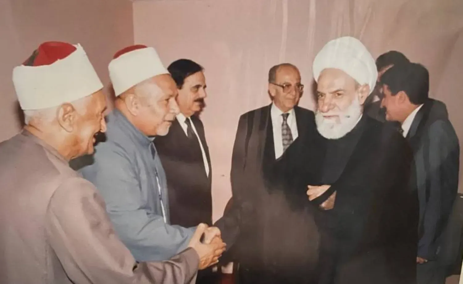 Şeyh Muhammed Mehdi Şemseddin, Mısır’a gerçekleştirdiği ziyaretten bir kare (Merhum şeyhin arşivinden)