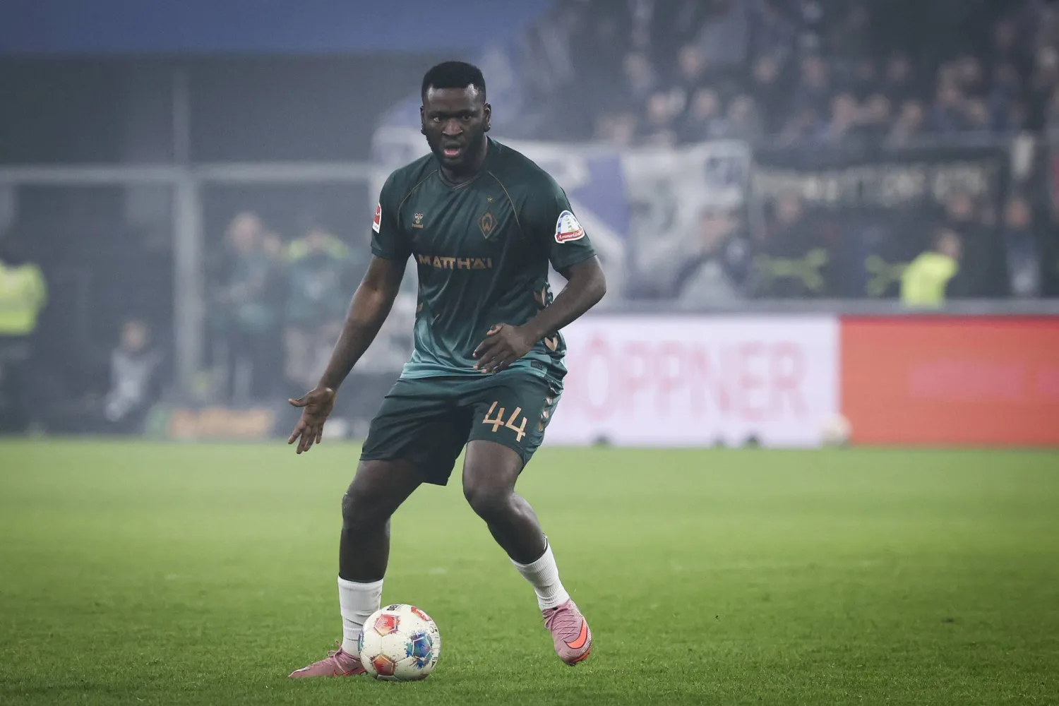 النيجيري فيكتور بونيفاس مهاجم فريق فيردر بريمن (د.ب.أ)