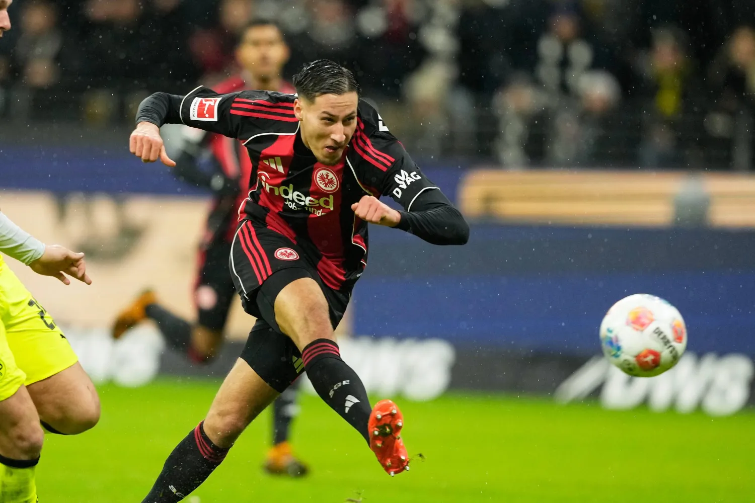 يونس بن طالب يتألق مع فرانكفورت (أ.ب)