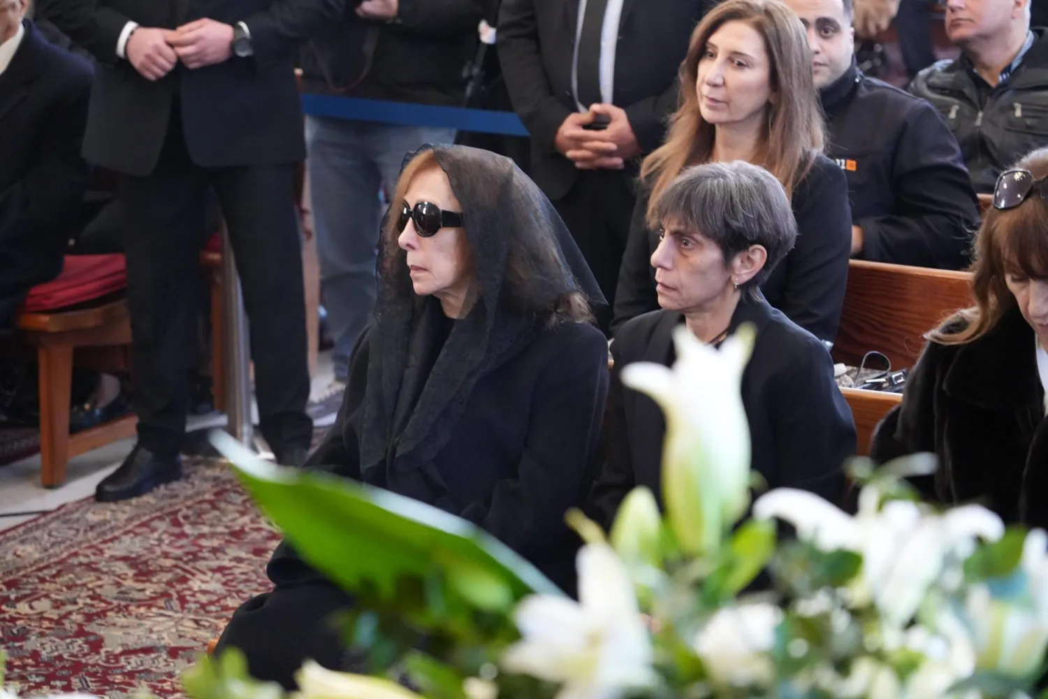 فيروز وابنتها ريما في إلقاء النظرة الأخيرة على الراحل هلي (خاص الشرق الأوسط)