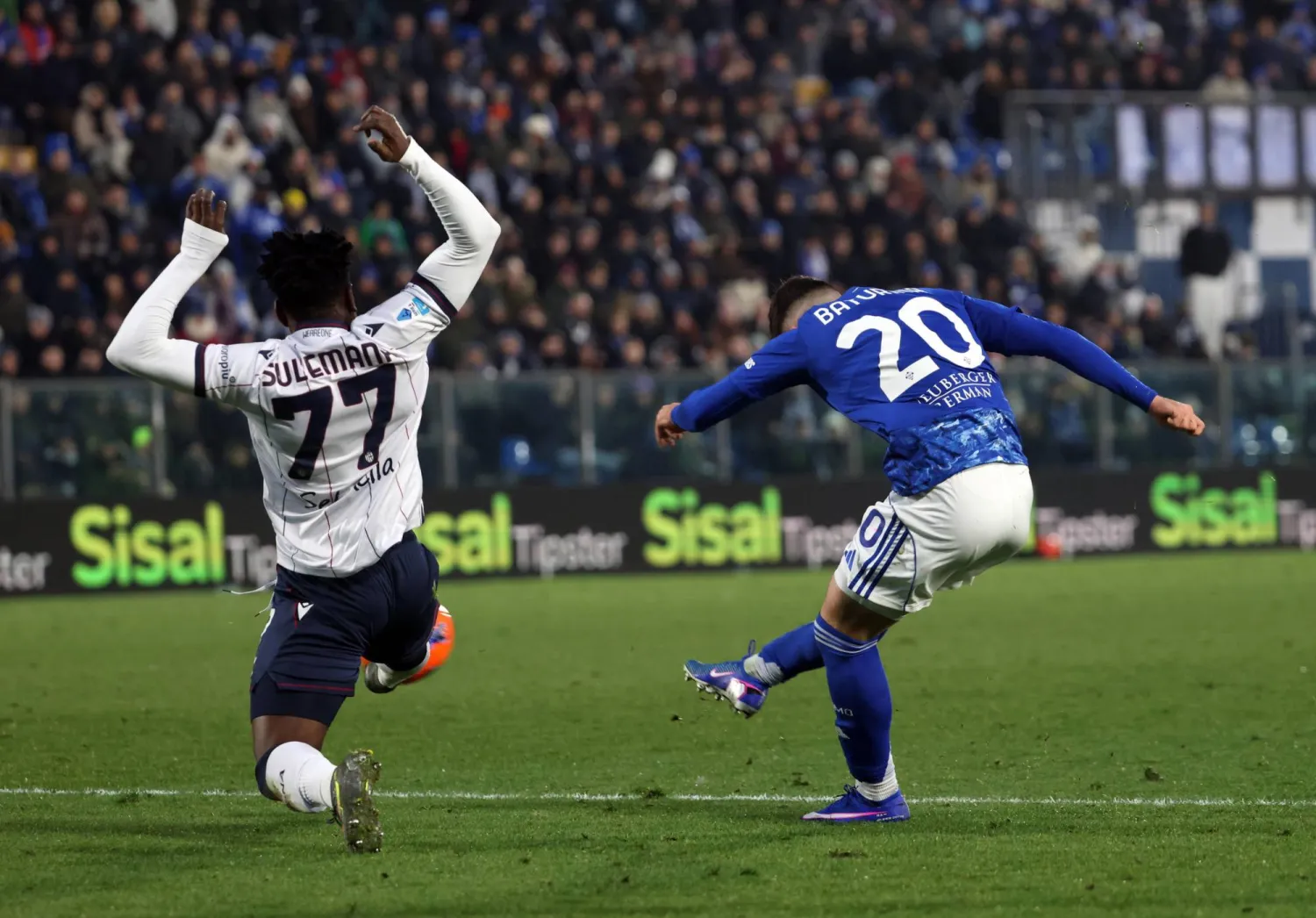 كومو أفلت من هزيمة محققة أمام ضيفه بولونيا (إ.ب.أ)