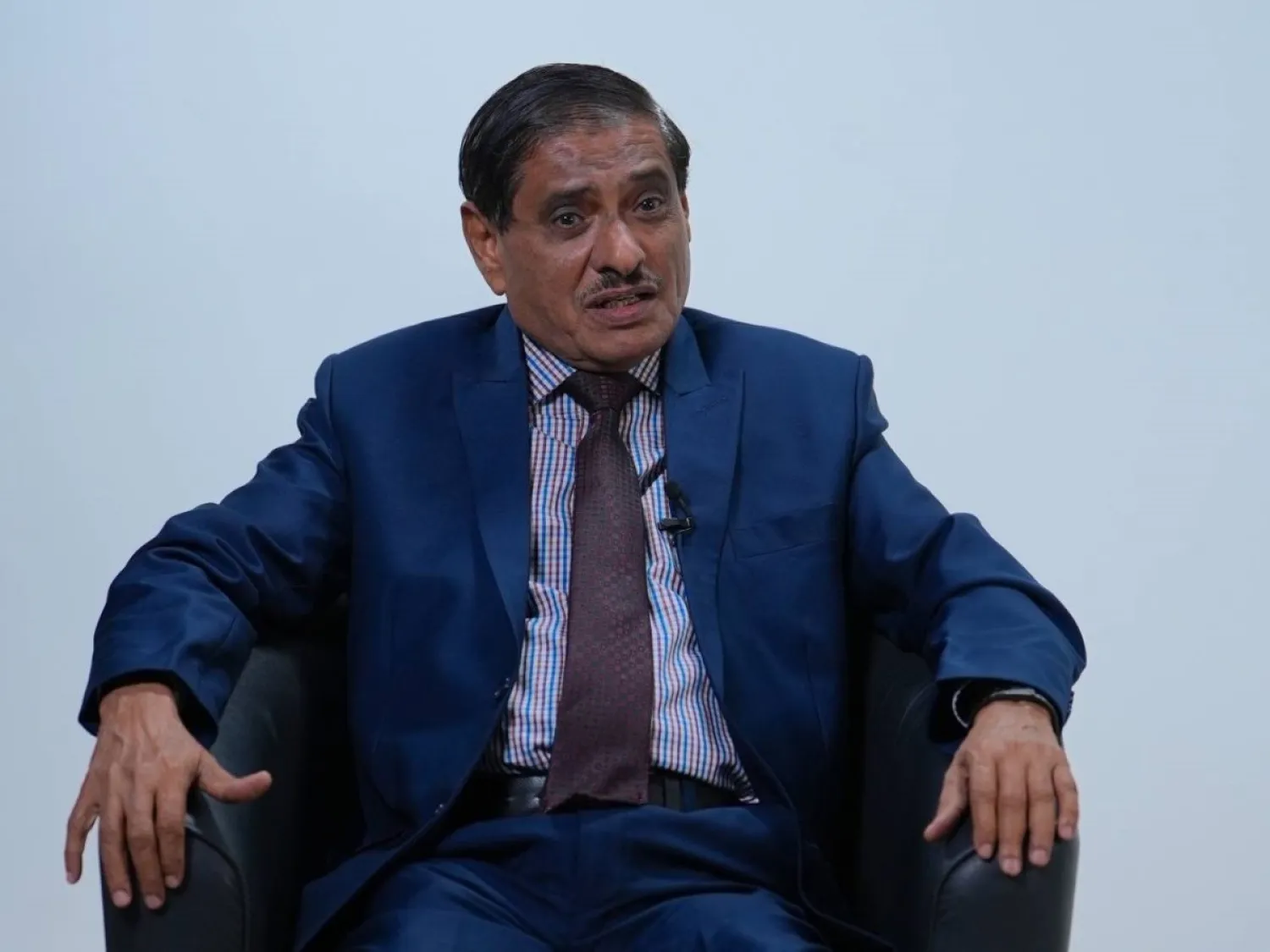 فرج البحسني خلال حديث سابق لـ«الشرق الأوسط» (تصوير: تركي العقيلي)