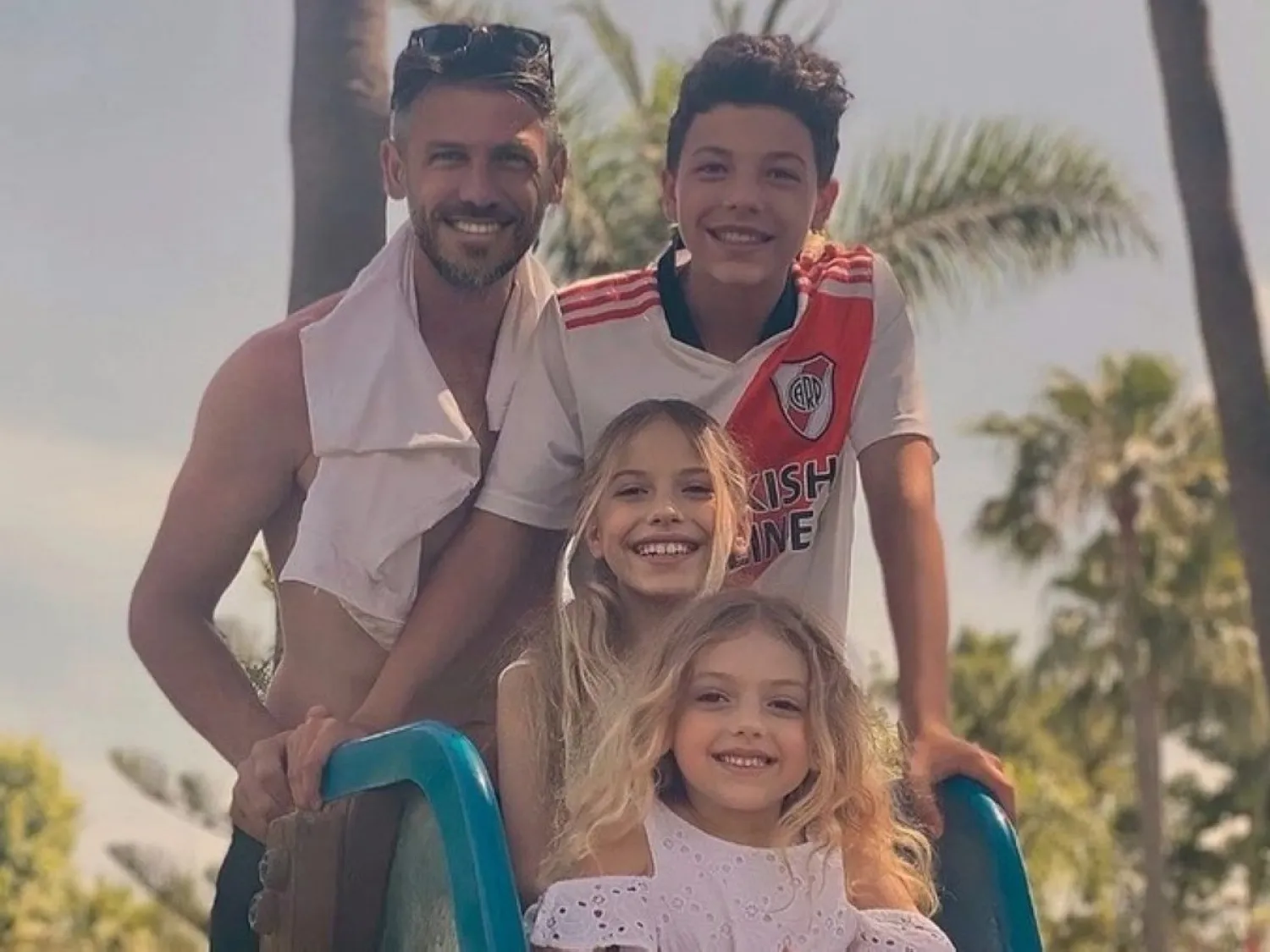 الأرجنتيني مارتن ديميكيليس مع عائلته (حساب اللاعب على منصة إكس)