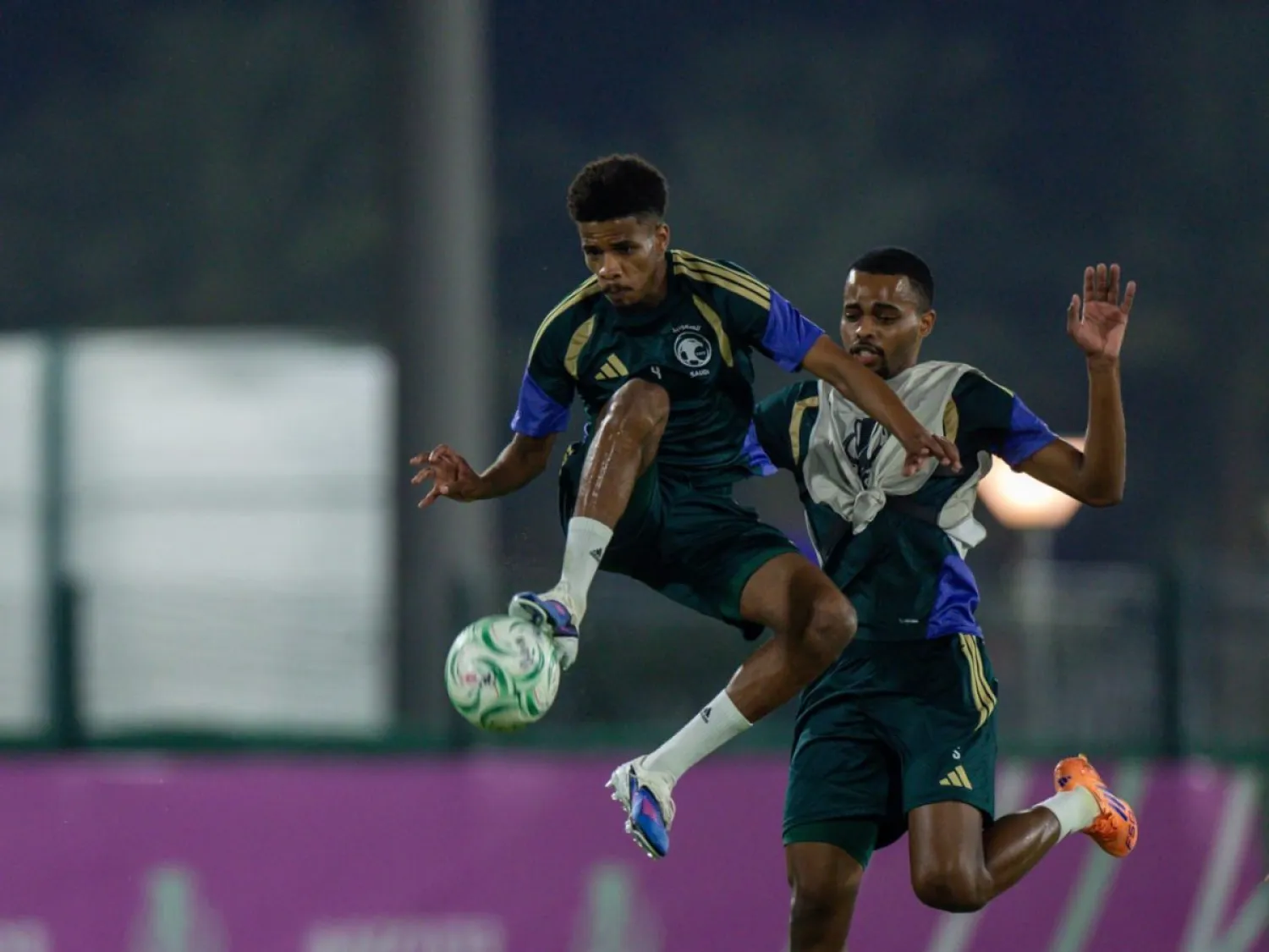 لاعبو الأخضر خلال تدريباتهم الأخيرة (المنتخب السعودي) 