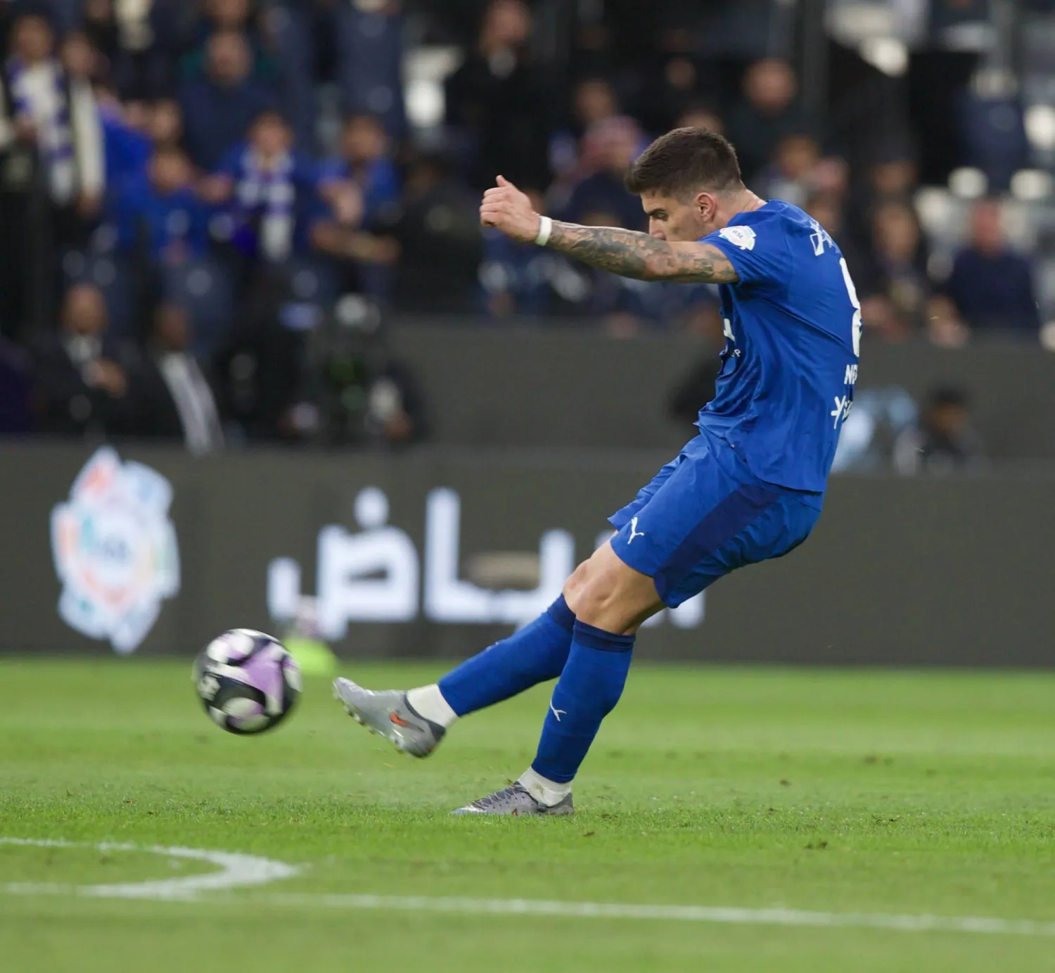 نيفيز رمانة الوسط الهلالية (تصوير: نايف العتيبي)