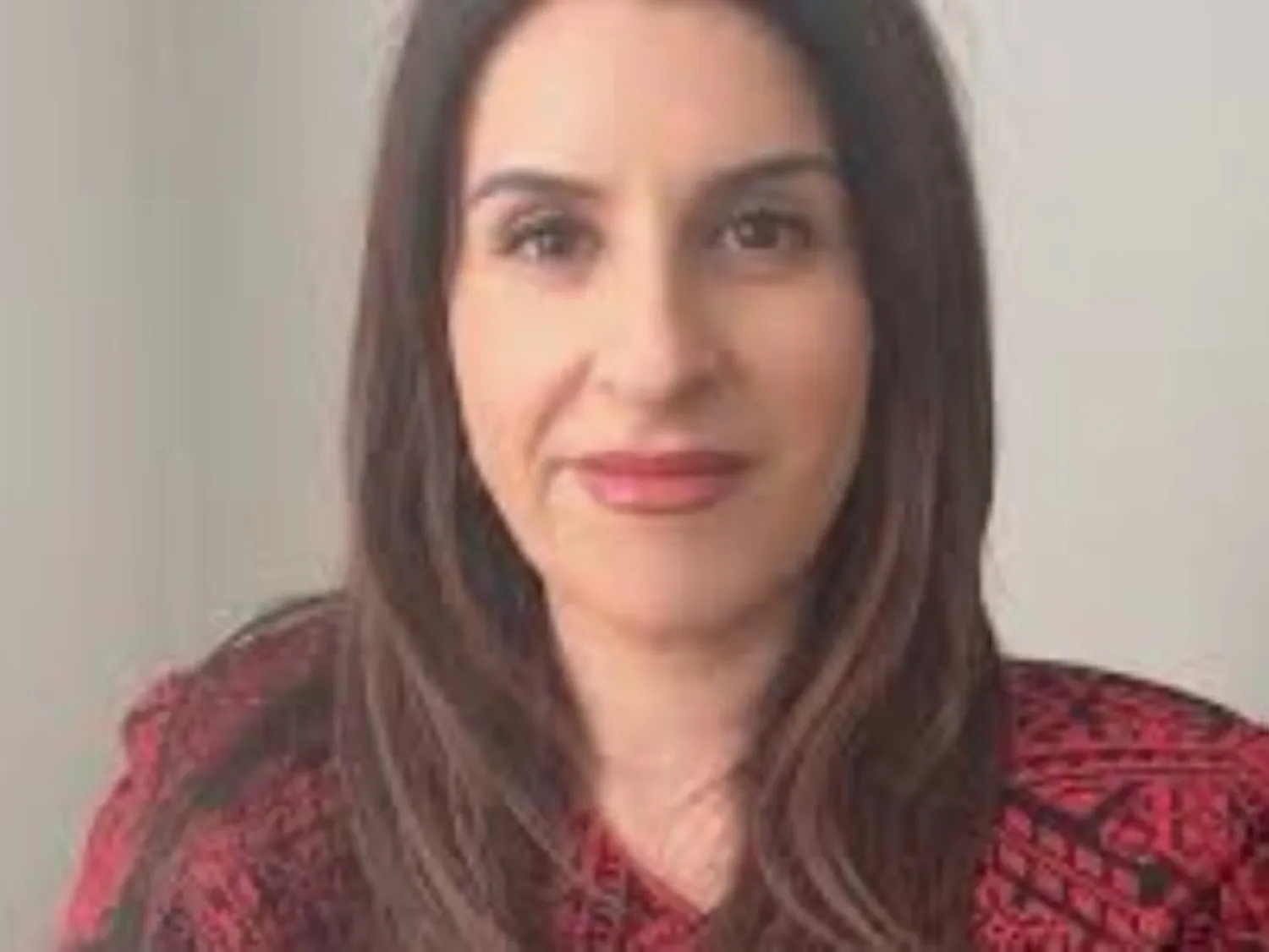 الكاتبة الفلسطينية الأسترالية رندة عبد الفتاح (صورة من حسابها الشخصي على «إكس»)