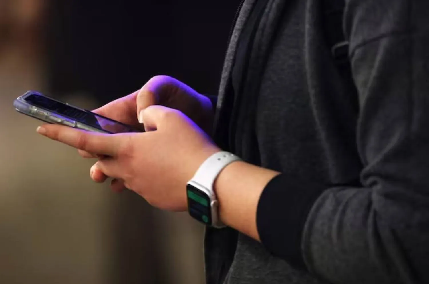 المصادقة الثنائية تضيف طبقة حماية إضافية لحساباتك (أرشيفية-رويترز)