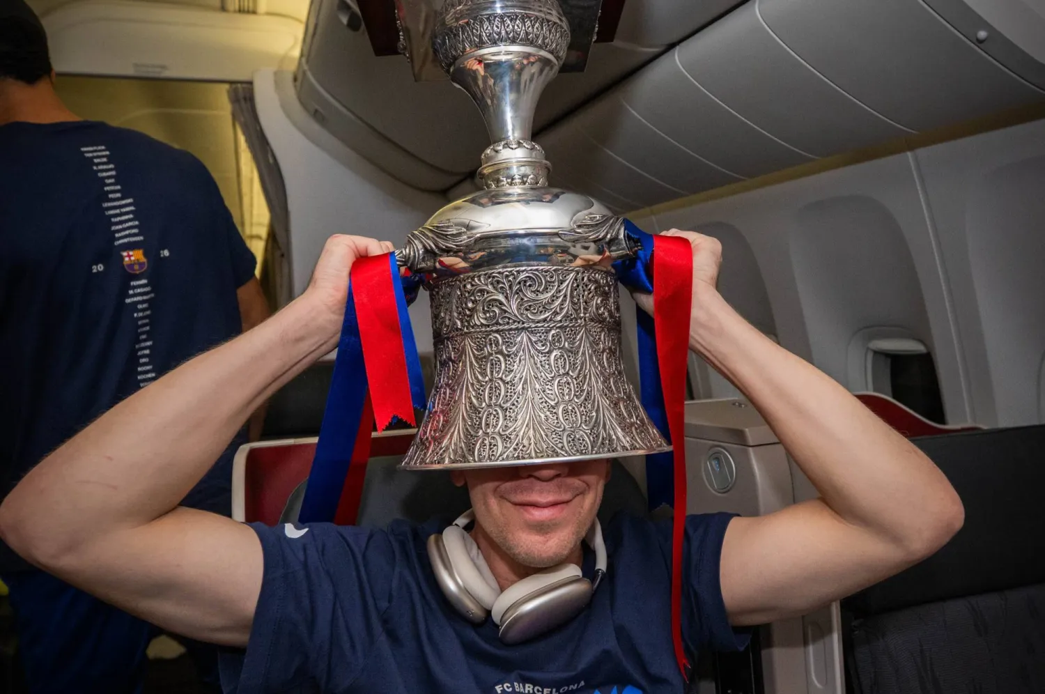 تشيزني له تاريخ سابق مع التدخين (نادي برشلونة)
