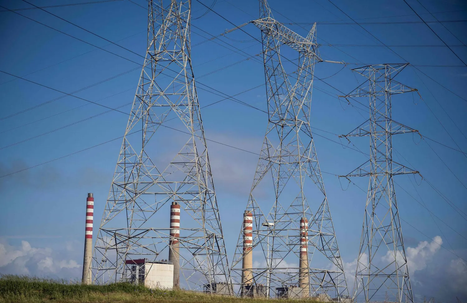 مصفاة «إل باليتو» في بويرتو كابيلو بولاية كارابوبو بفنزويلا (أ.ف.ب)