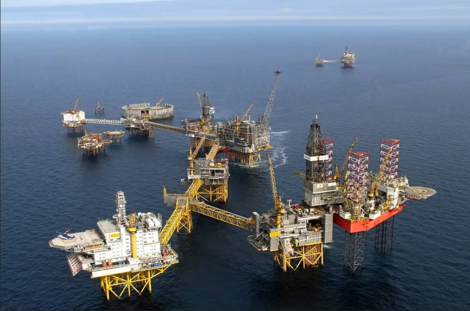 منصات حفر للنفط والغاز بمجمع إيكوفيسك الشهير في جنوب بحر الشمال النرويجي (شركة كونوكوفيليبس)