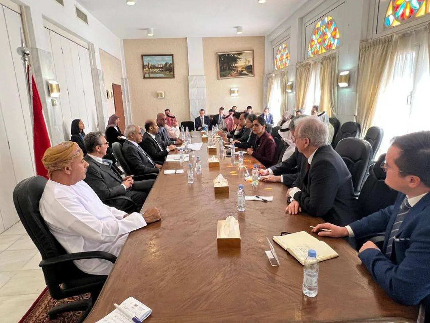 اجتماع يمني في الرياض مع السفراء المعتمدين وممثلي البعثات الدبلوماسية لدى اليمن (سبأ)