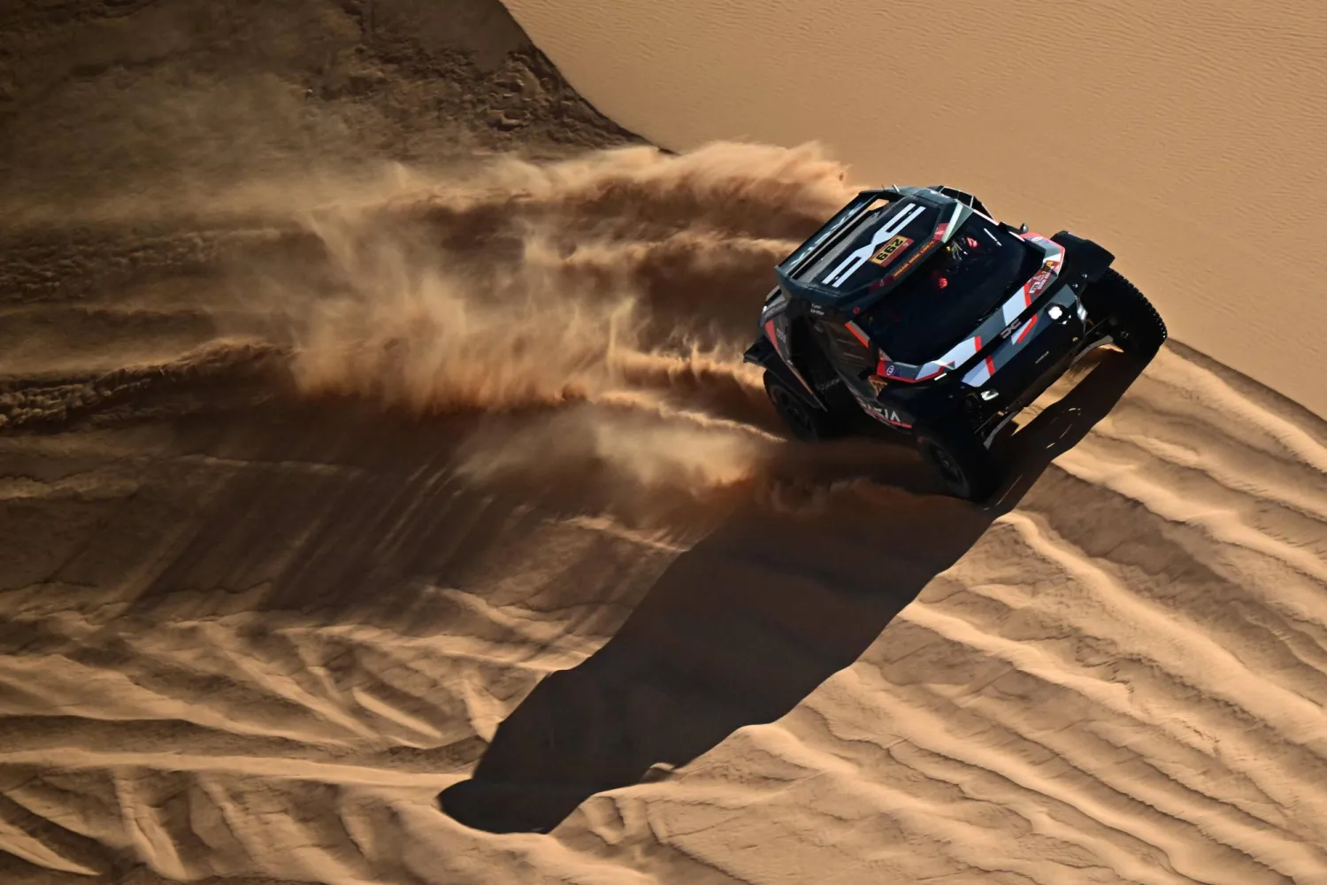 العطية ما زال يتقدم في الترتيب العام بفارق 4 دقائق (أ.ف.ب)