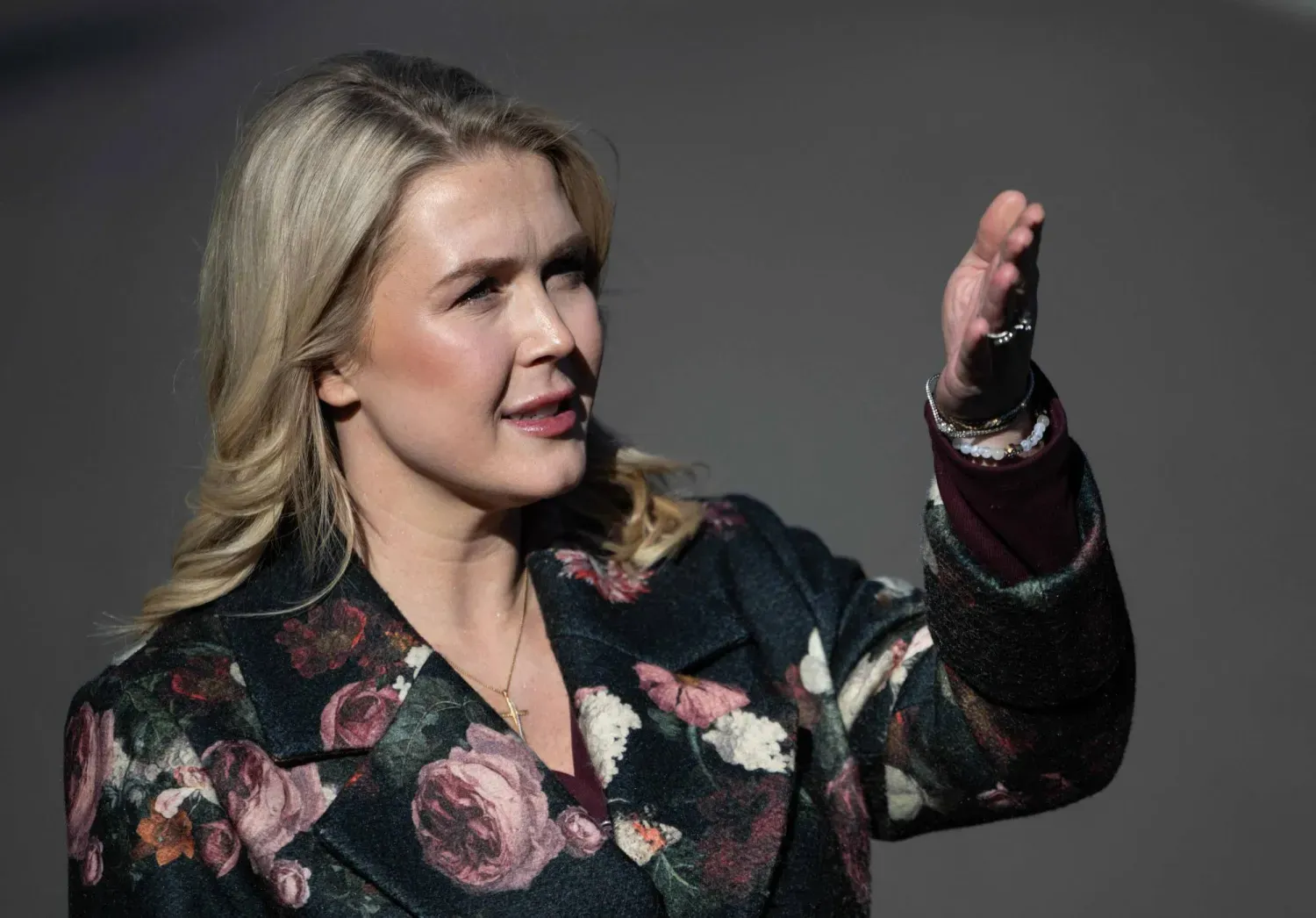 Beyaz Saray sözcüsü Karoline Leavitt, 12 Ocak 2026'da Washington, D.C.'deki Beyaz Saray önünde basına açıklama yapıyor (AFP)