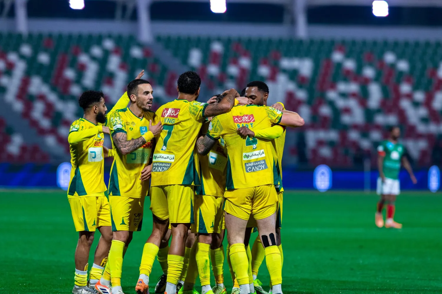 احتفالية للخليج بعد قلب النتيجة والظفر بالنقاط الثلاث (تصوير: عيسى الدبيسي) 