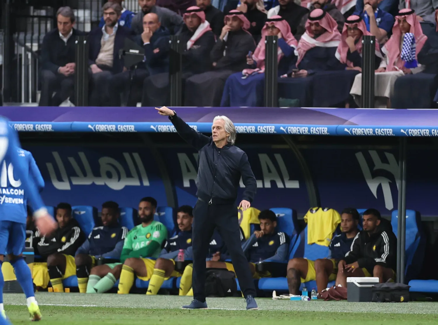 خورخي خيسوس مدرب فريق النصر (تصوير: سعد العنزي)