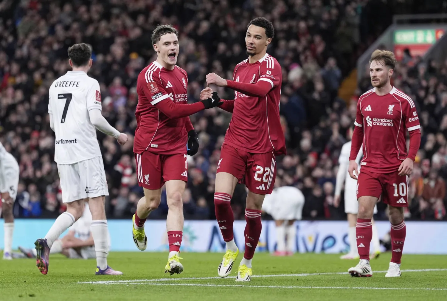 من مواجهة ليفربول وبارنسلي (د.ب.أ)