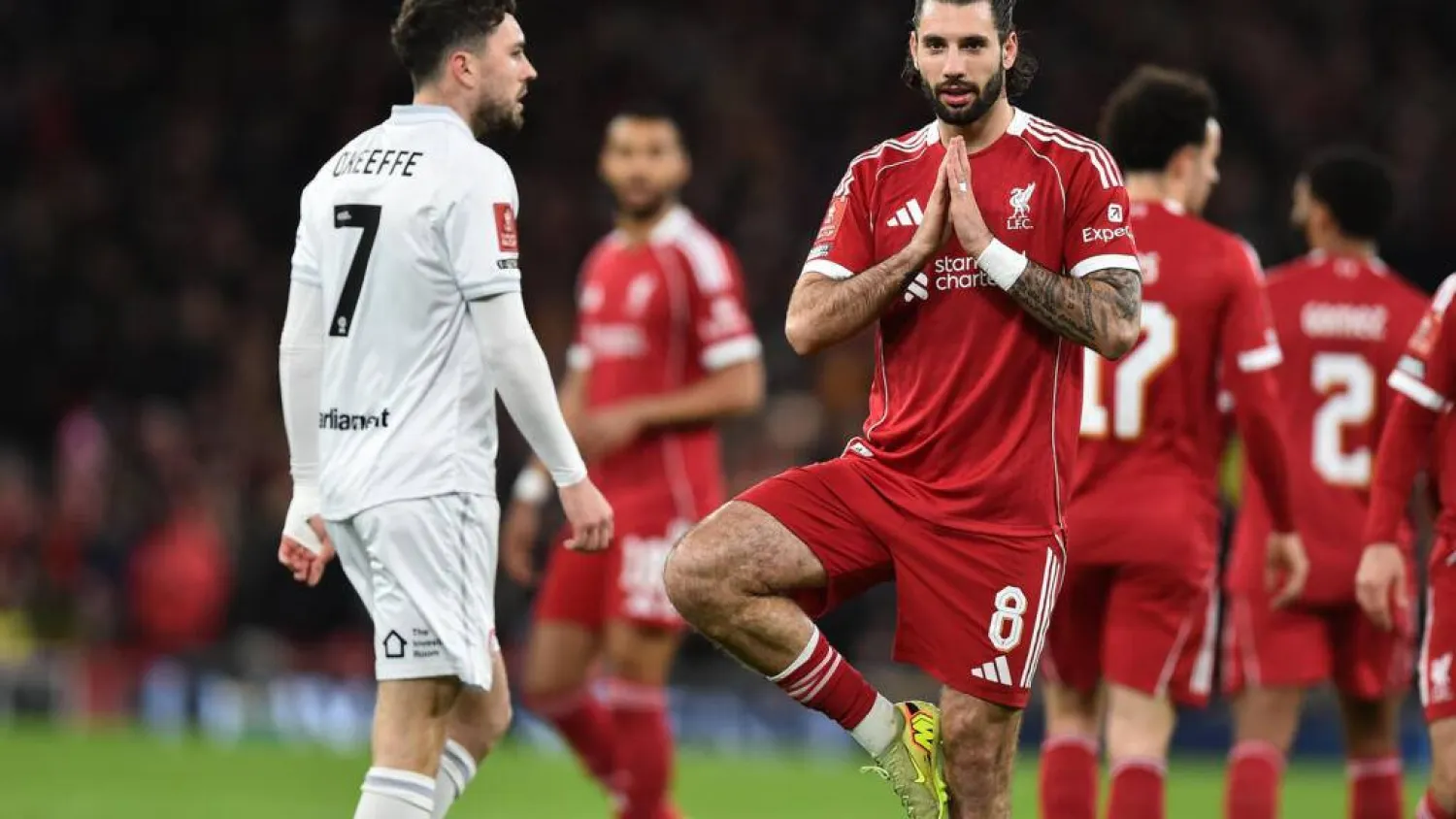 Dominik Szoboszlai scored and committed a huge error in Liverpool's win over Barnsley. PETER POWELL / AFP
