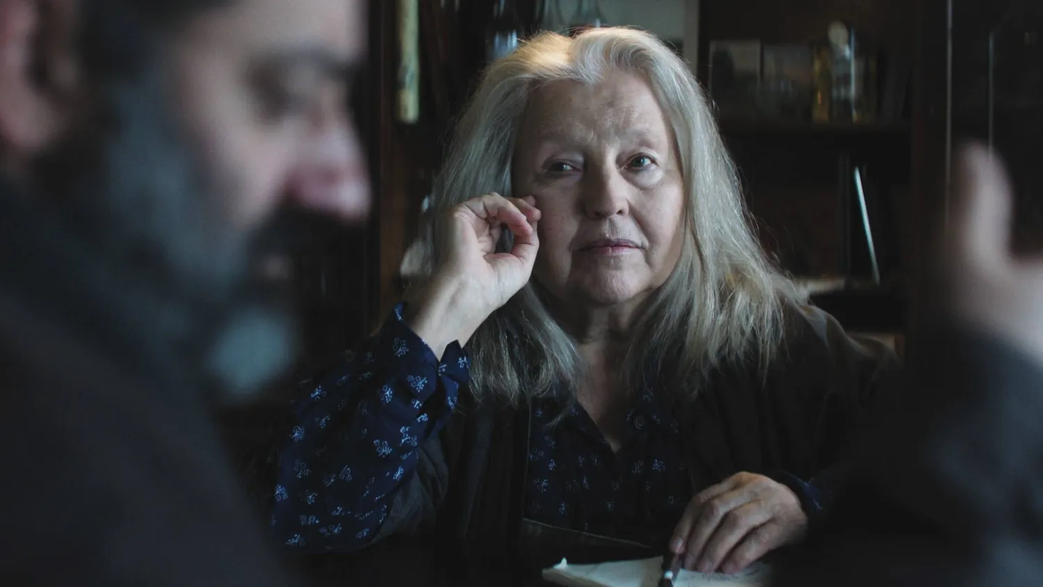 جورج خبّاز وهانا شيغولا في مشهد من فيلم «يونان» (سينما متروبوليس)