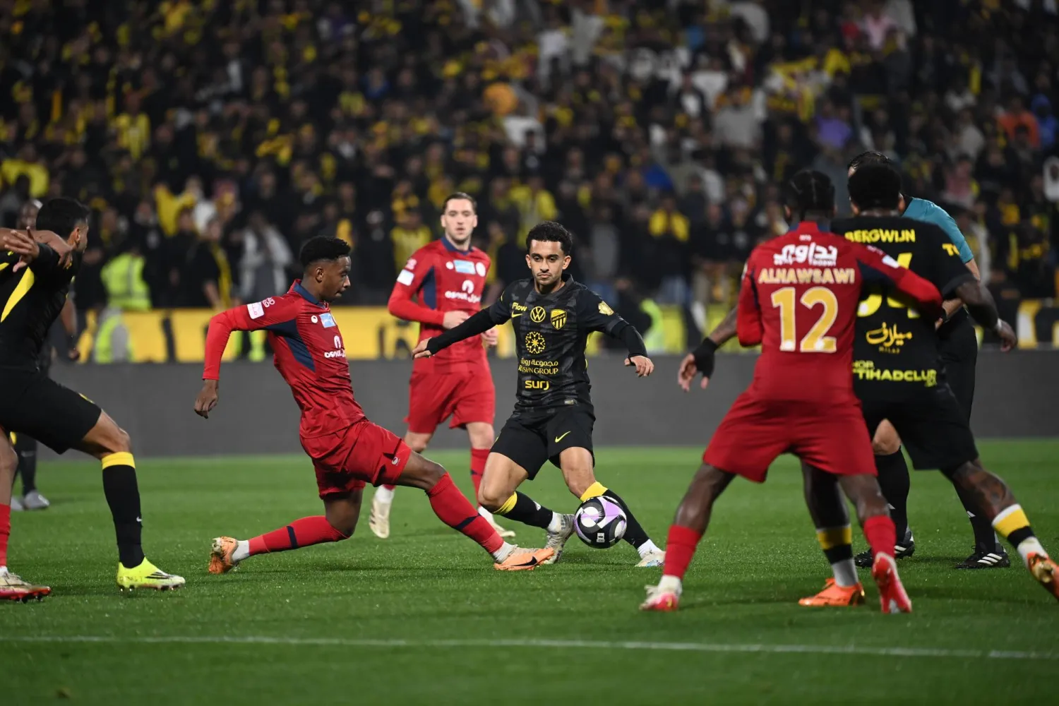 حسم التعادل الإيجابي 1-1 المواجهة التي أقيمت في أبها (تصوير: علي خمج) 