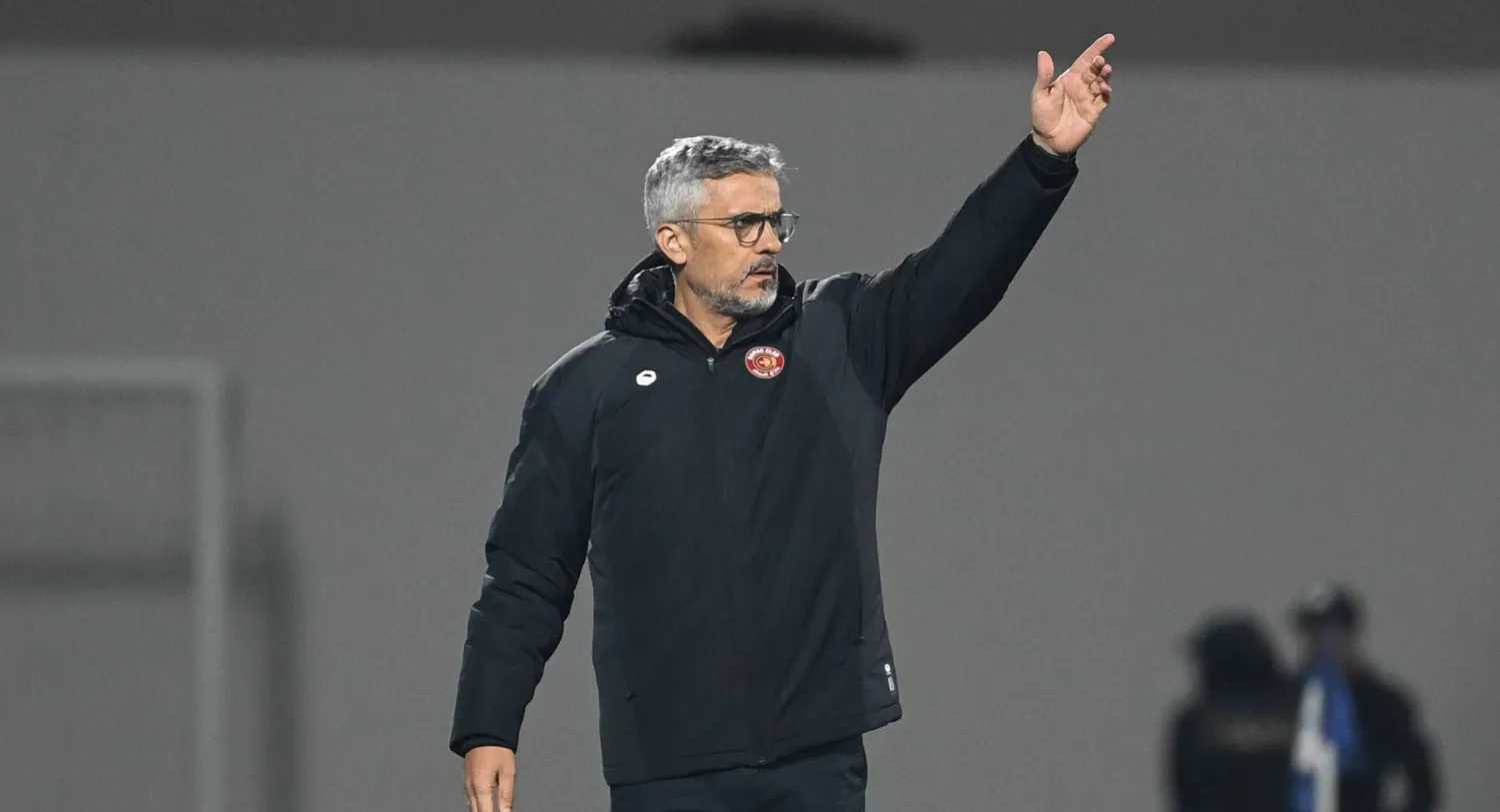 البرتغالي أرماندو إيفانغيليستا مدرب فريق ضمك (تصوير: علي خمج) 