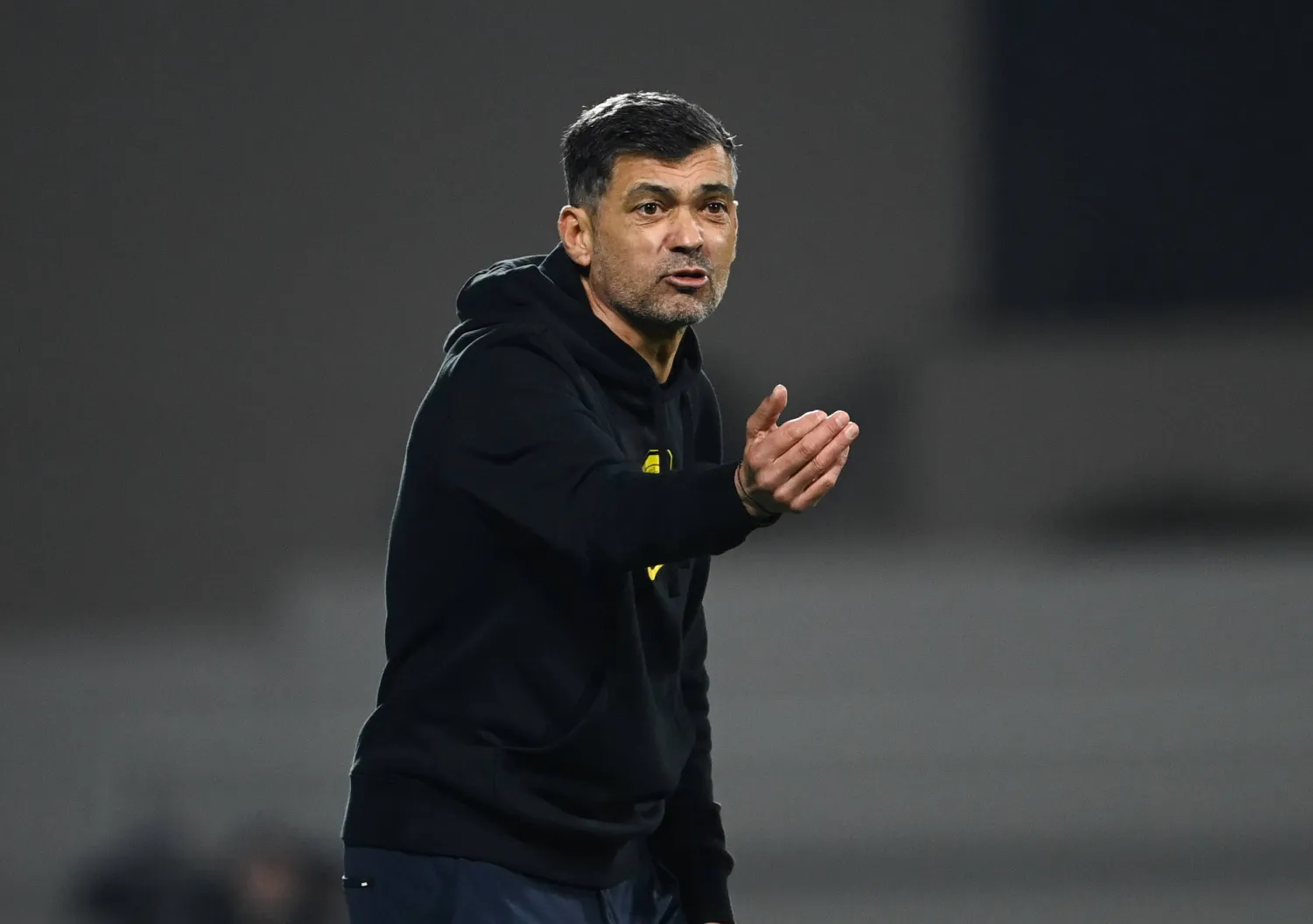 البرتغالي كونسيساو مدرب فريق الاتحاد (تصوير: علي خمج) 
