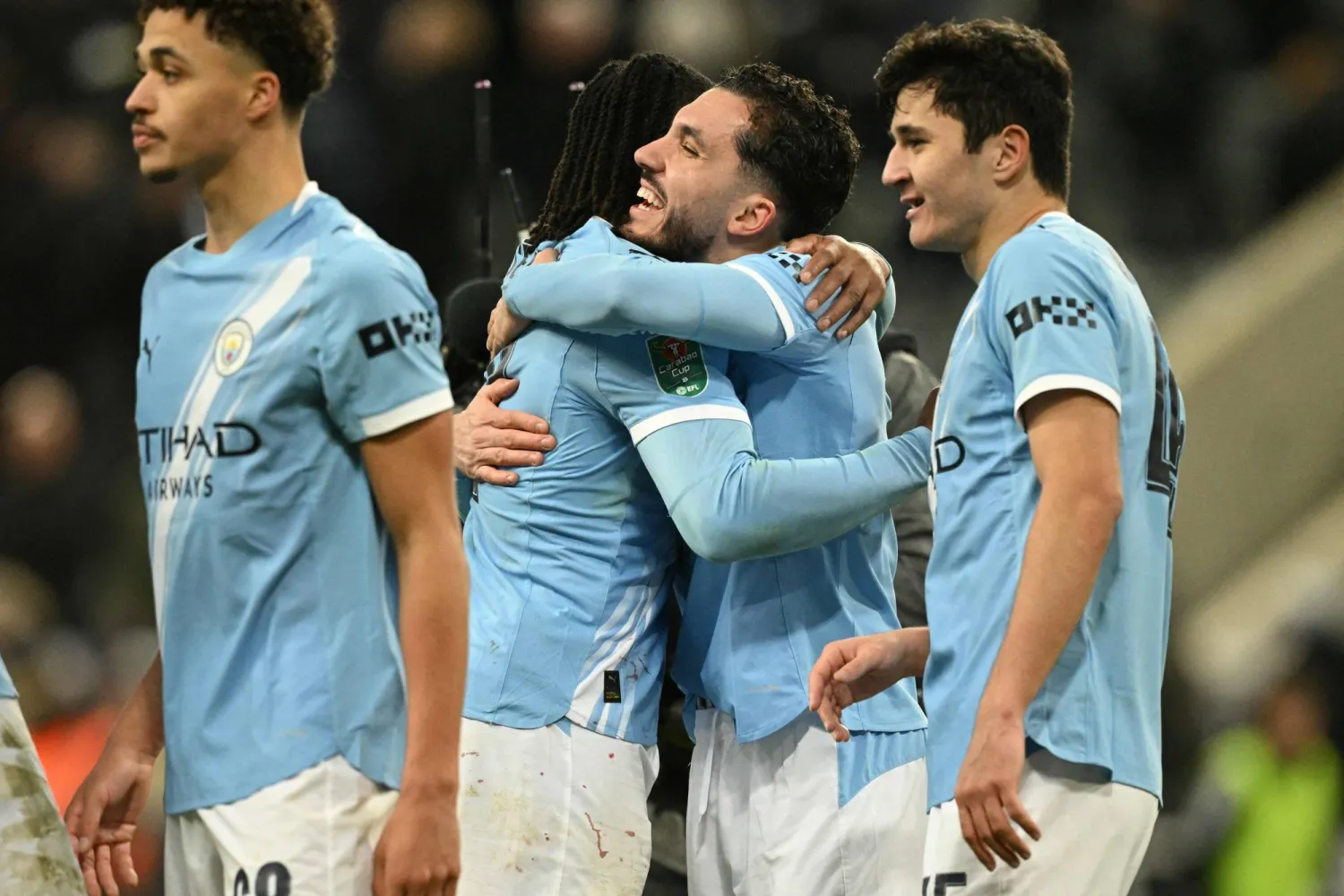 احتفالية ثنائي مان سيتي ريان شرقي وانطون سيمينيو (أ.ف.ب)