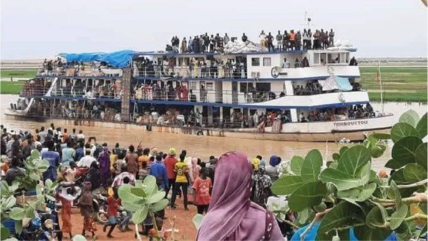 Mali'nin kuzeyindeki Timbuktu bölgesinde bir tekne (Arşiv-yerel basın)