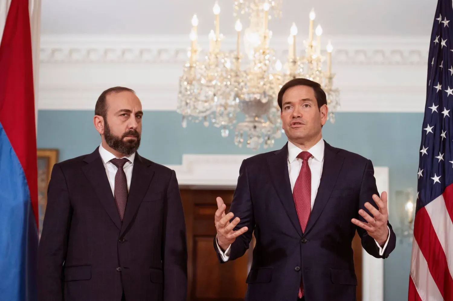 ABD Dışişleri Bakanı Marco Rubio, Ermenistan Dışişleri Bakanı Ararat Mirzoyan ile yaptığı görüşme sırasında (AP)