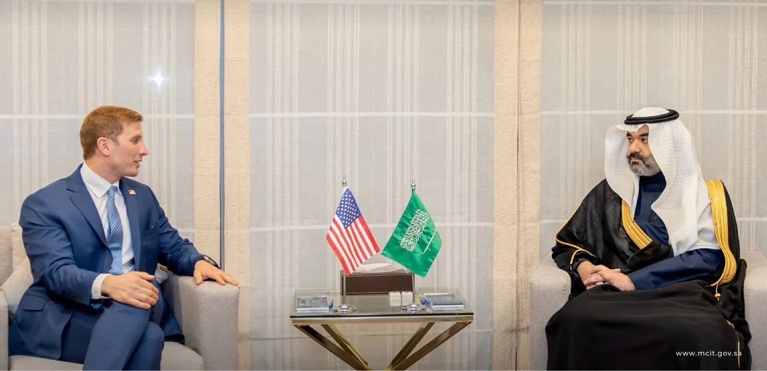 السواحه خلال لقائه وكيل وزارة الخارجية الأميركية للشؤون الاقتصادية (إكس)