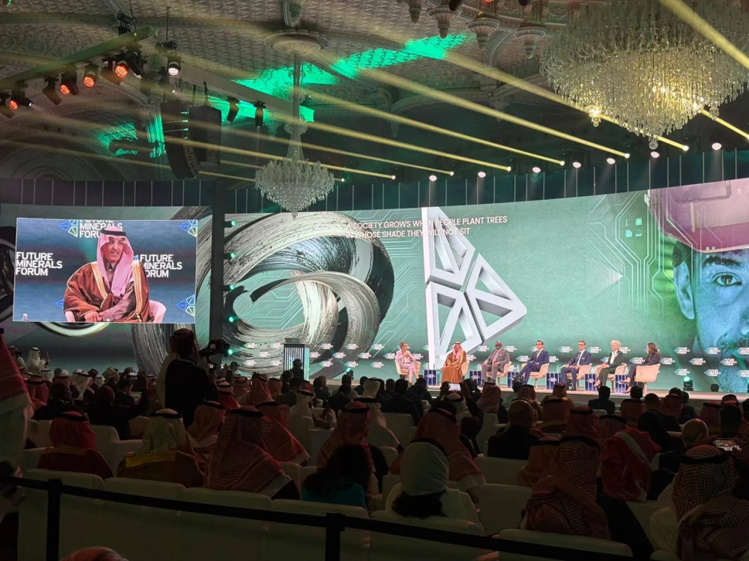 الجدعان يتحدث في جلسة حوارية ضمن مؤتمر التعدين الدولي (الشرق الأوسط)