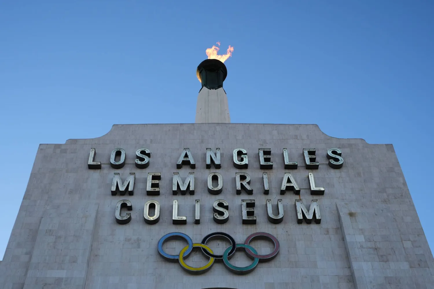 إيقاد المرجل يطلق رحلة أولمبياد 2028 (أ.ب)