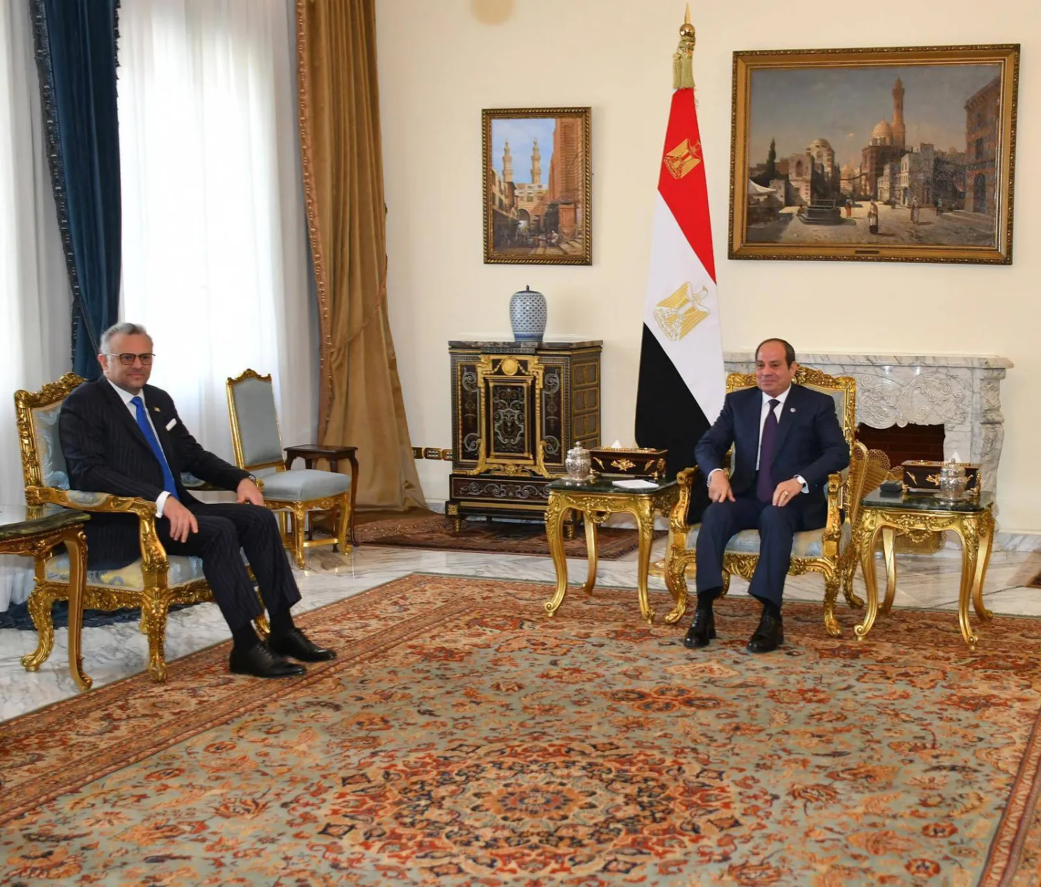 الرئيس المصري عبد الفتاح السيسي خلال استقبال مسعد بولس كبير مستشاري الرئيس الأميركي للشؤون العربية والأفريقية (الصفحة الرسمية للمتحدث باسم رئاسة الجمهورية)