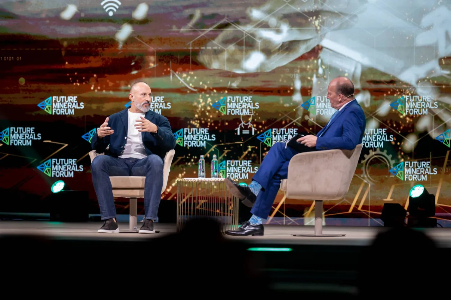 بوب ويلت يتحدث للحضور في الجلسة الحوارية ضمن مؤتمر التعدين الدولي بالرياض (الشرق الأوسط)