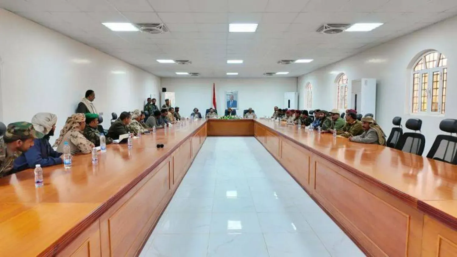 Şebva vilayetinde Suudi askeri heyetinin katılımıyla bir toplantı düzenlendi. (SABA)