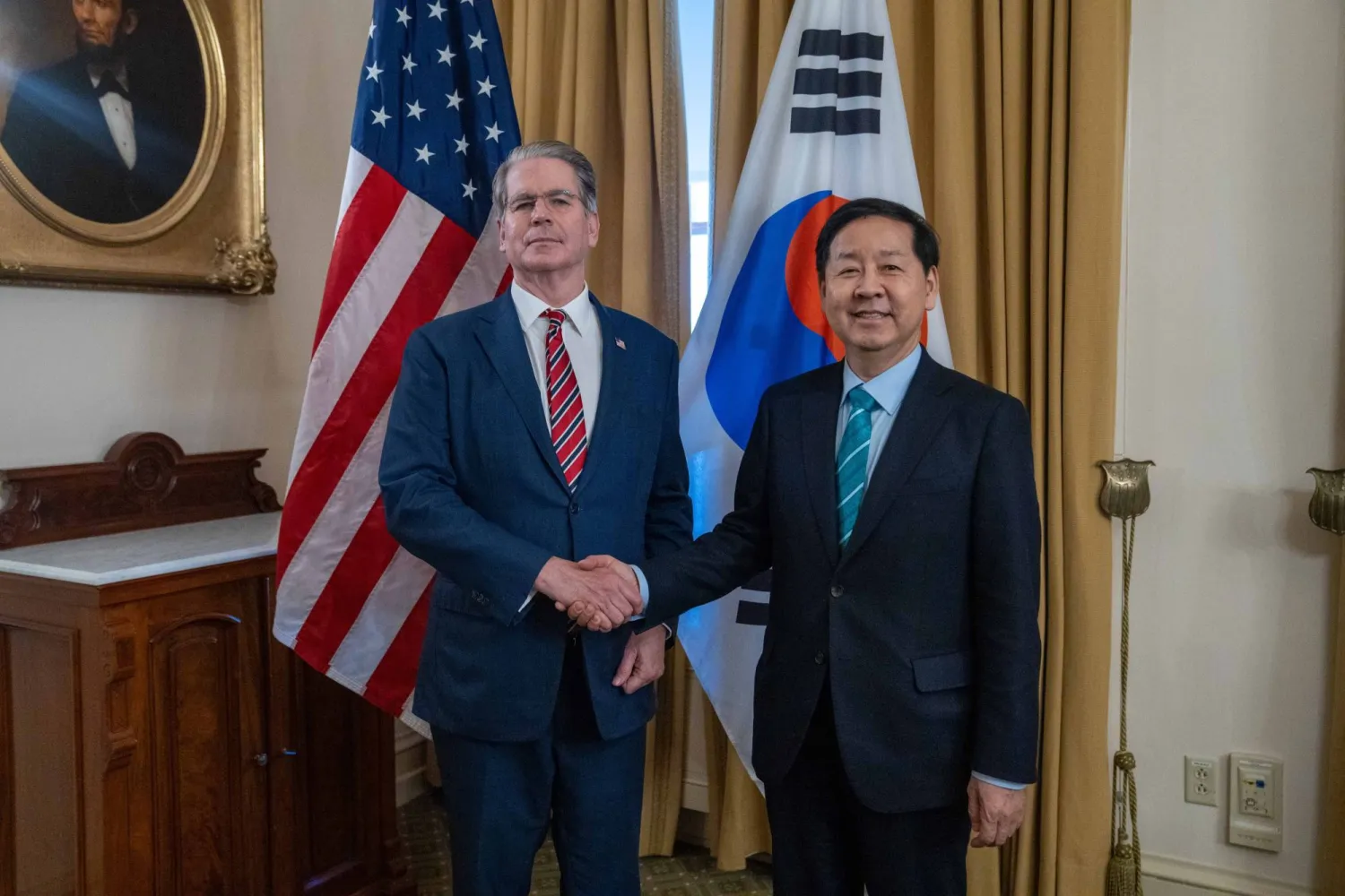 من اللقاء بين بيسنت ووزير المالية الكوري الجنوبي (إكس)