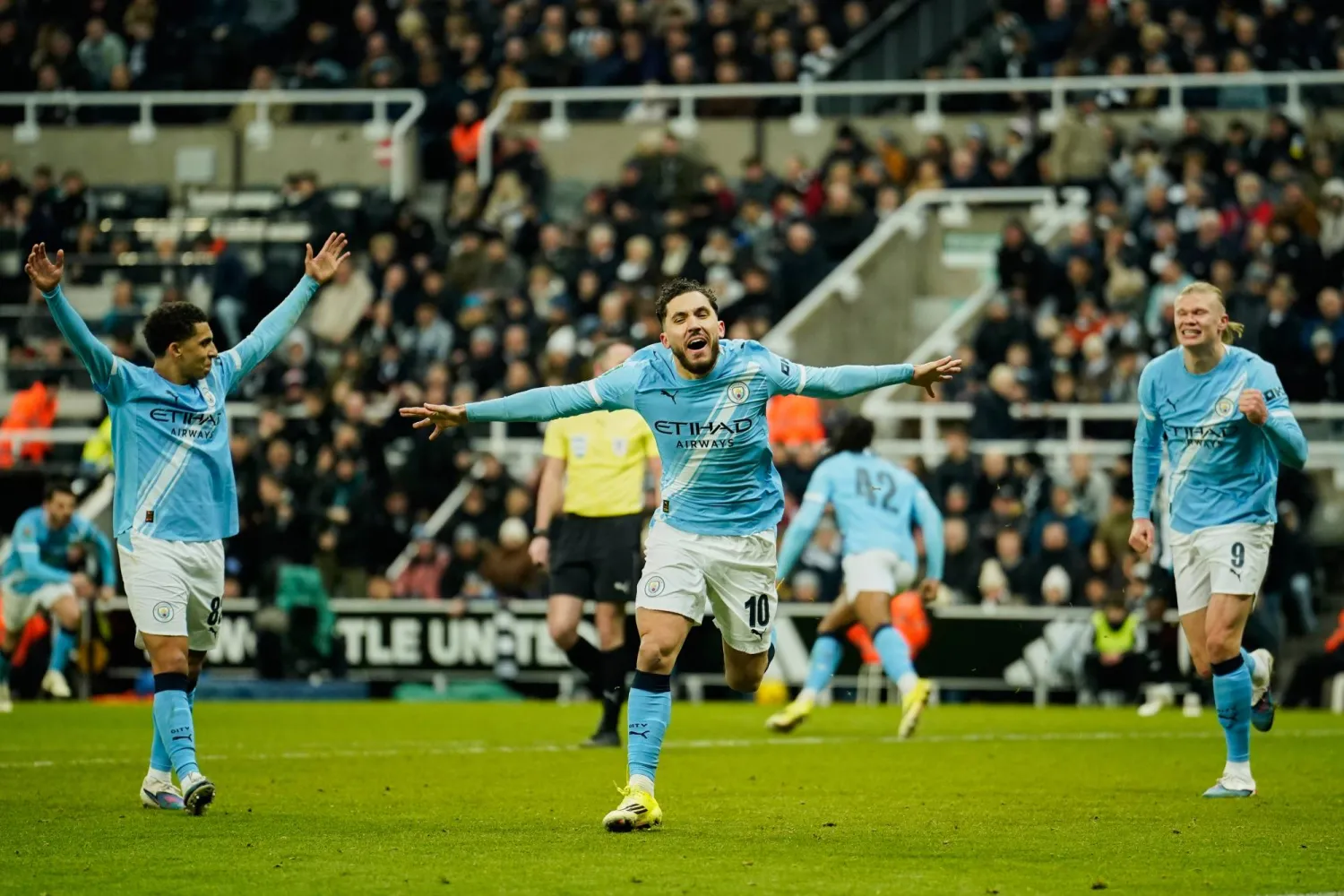 شرقي وفرحة هزّ شباك نيوكاسل في كأس رابطة الأندية الإنجليزية المحترفة (أ.ب)