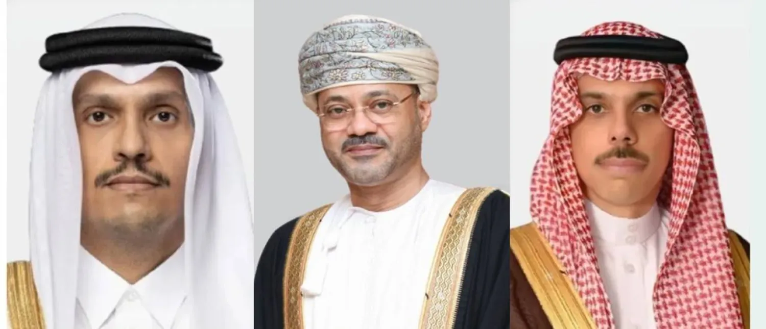 وزير الخارجية السعودي ونظيراه العُماني والقطري  (الشرق الأوسط)