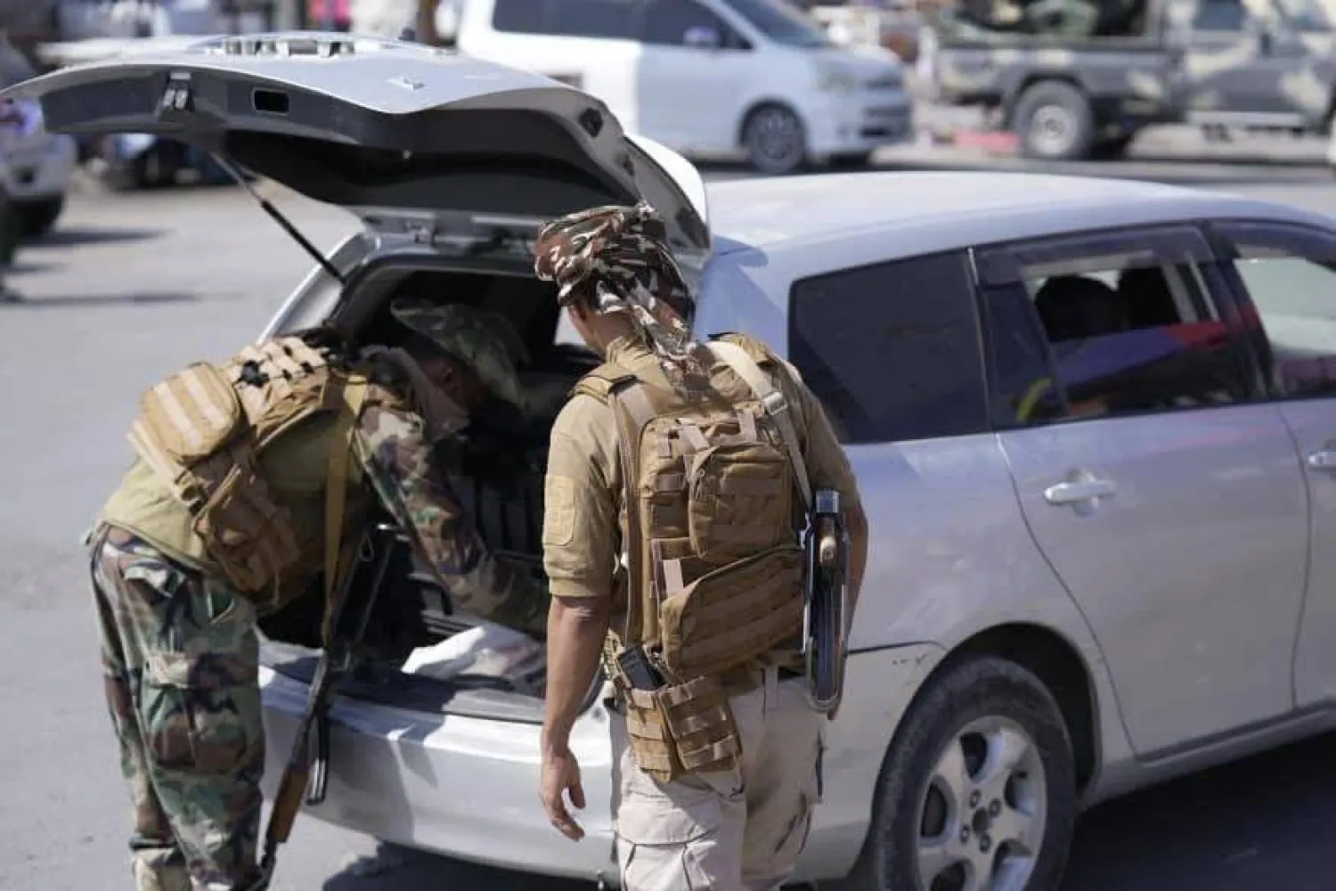 حملات أمنية لمنع حمل السلاح في الأماكن العامة بحضرموت والمهرة (إعلام حكومي)