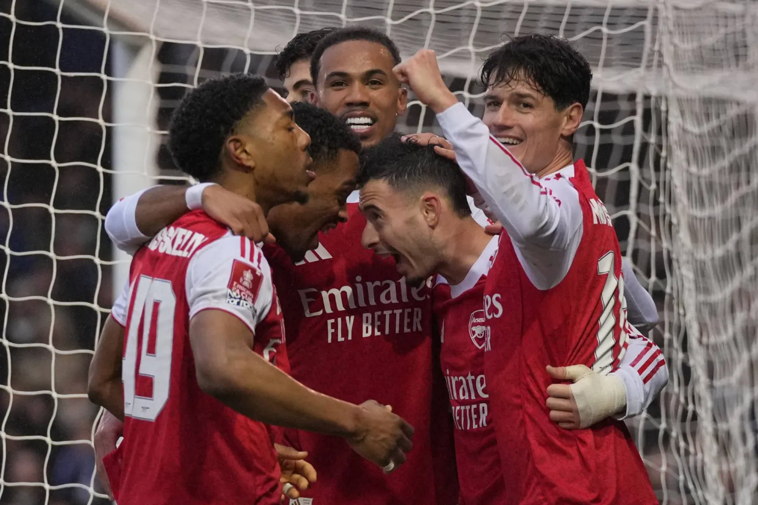 فوز غير مثالي لكنه مهم... آرسنال يختبر عمق شخصيته التنافسية (أ.ب)