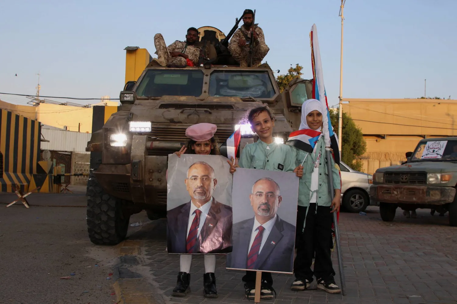 تصعيد عيدروس الزبيدي العسكري في حضرموت والمهرة شكل تهديداً للسلم الاجتماعي في اليمن (رويترز)