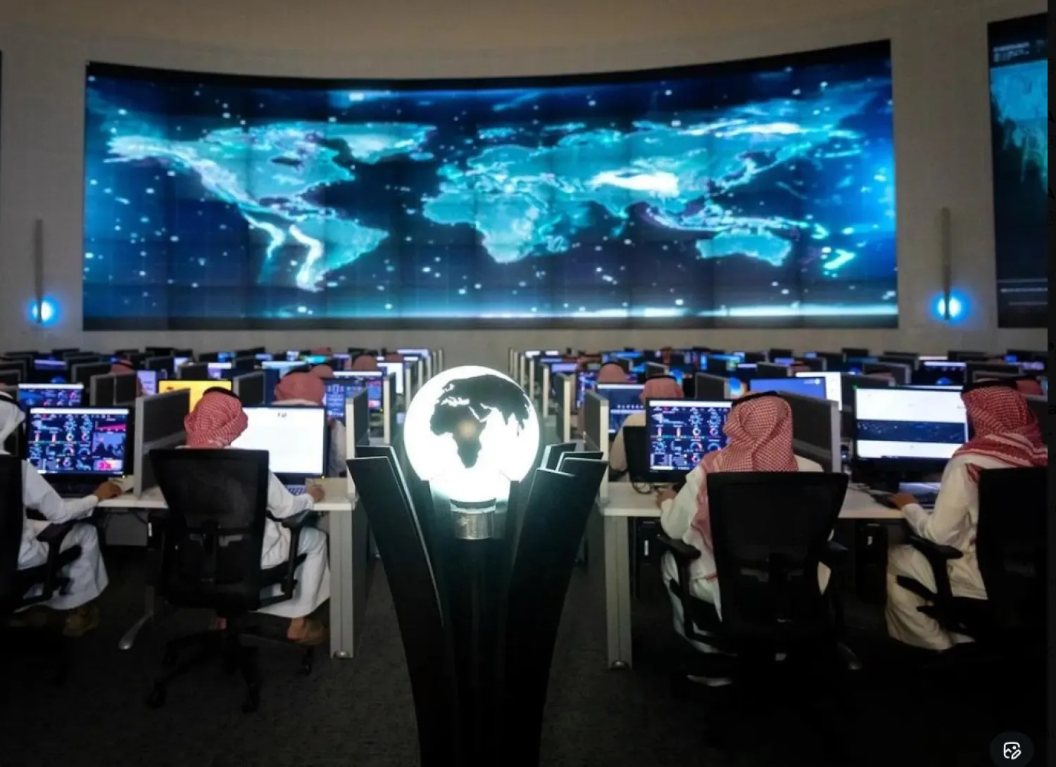 التعاون مستمر بين الجانبين لمكافحة التطرف الرقمي والحد من انتشاره (الشرق الأوسط)