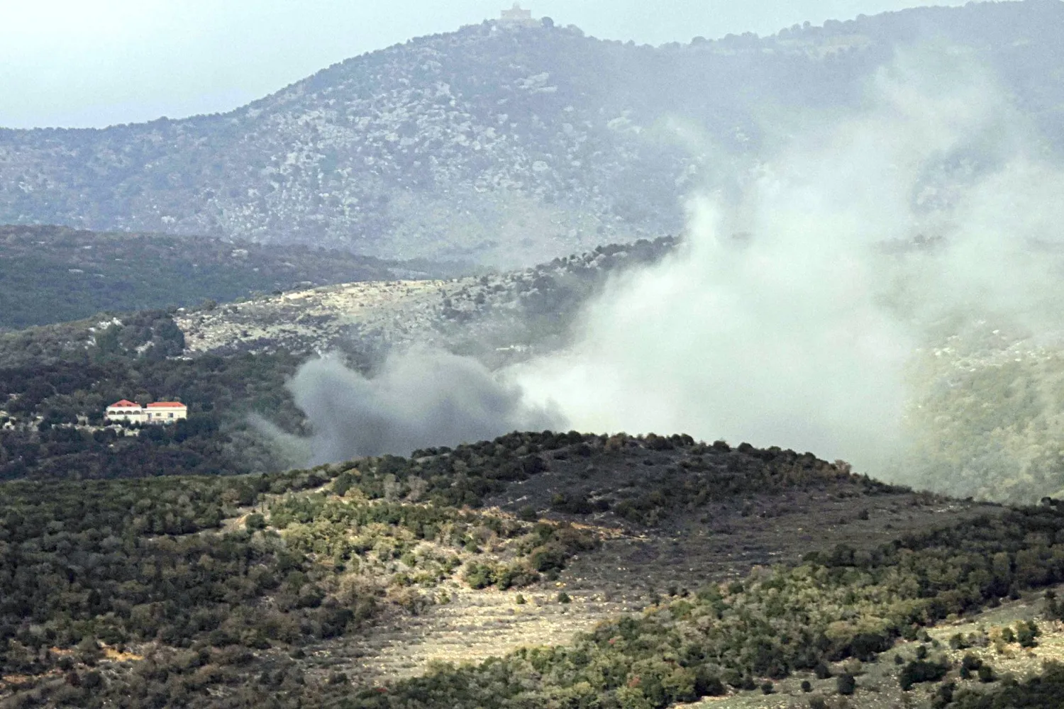 مناطق جنوب لبنان تتعرض بشكل دائم لقصف إسرائيلي رغم اتفاق وقف إطلاق النار (أ.ف.ب)